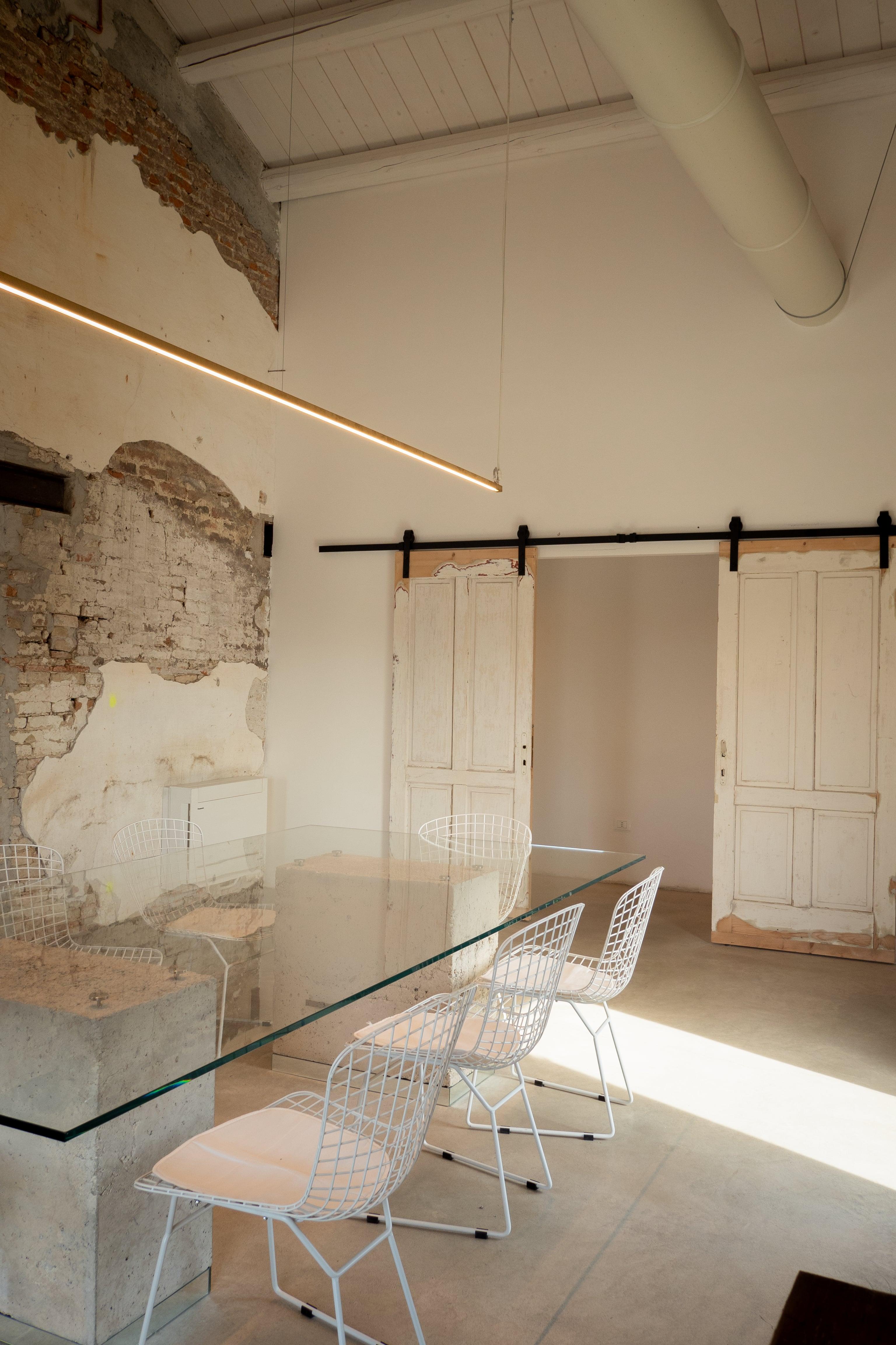 Natural Brass Contemporary-Modern Decorative Pendant lamp Handcrafted in Italy In New Condition In Saonara, IT