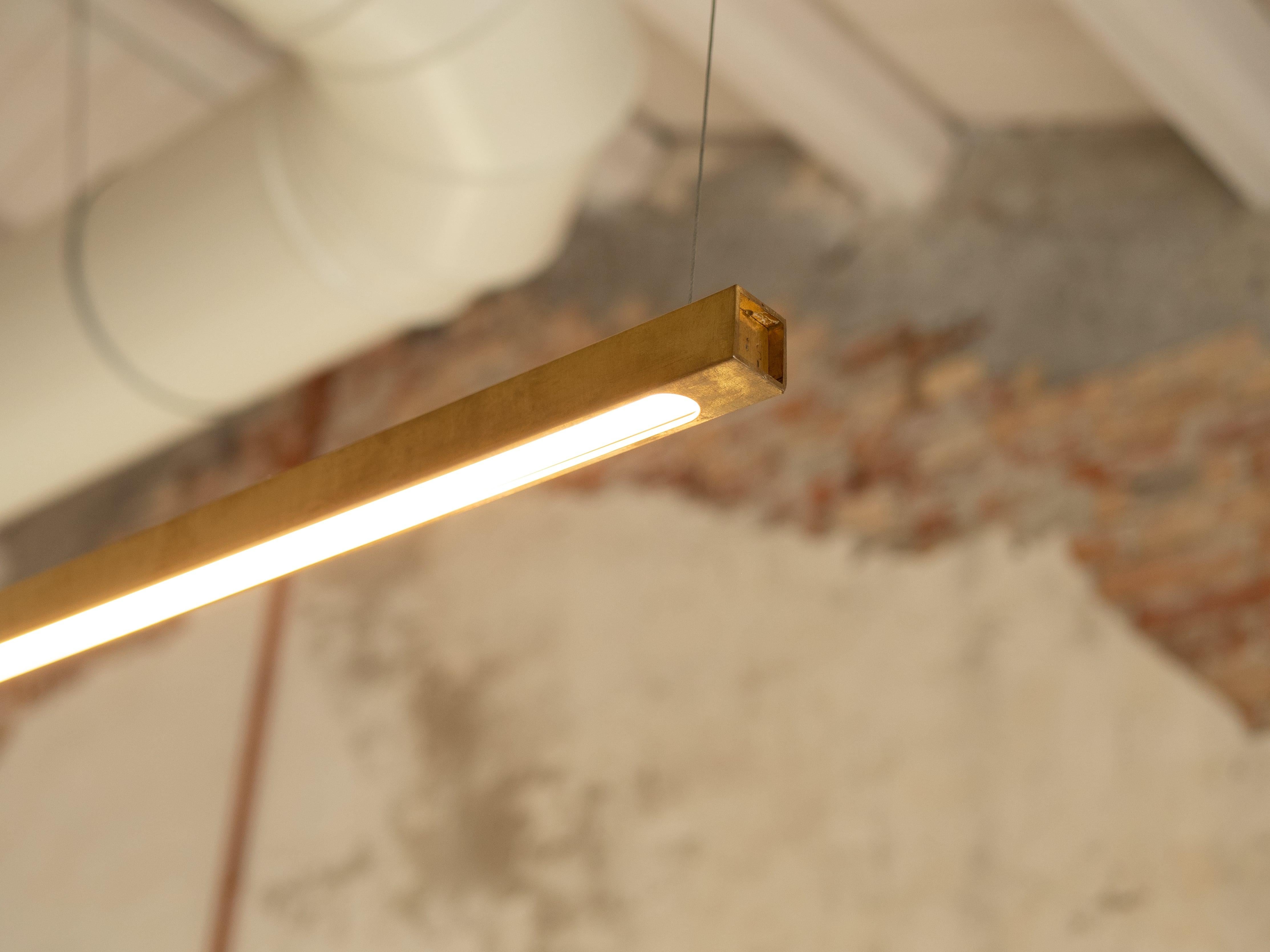 Lampe pendante décorative Contemporary-Modern en laiton naturel Fabriquée à la main en Italie Neuf - En vente à Saonara, IT