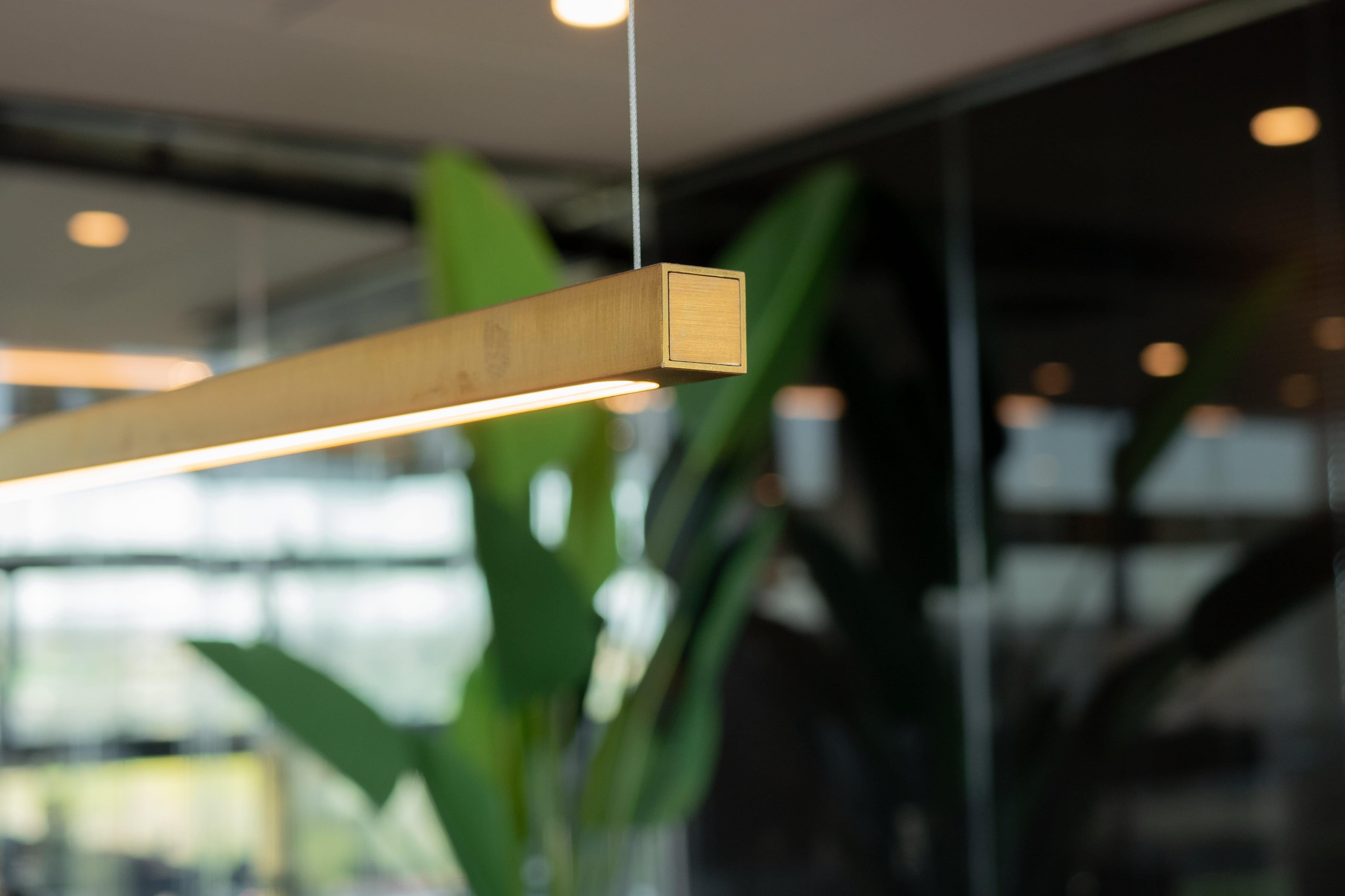 Natural Brass Contemporary-Modern Decorative Pendant lamp Handcrafted in Italy For Sale 4