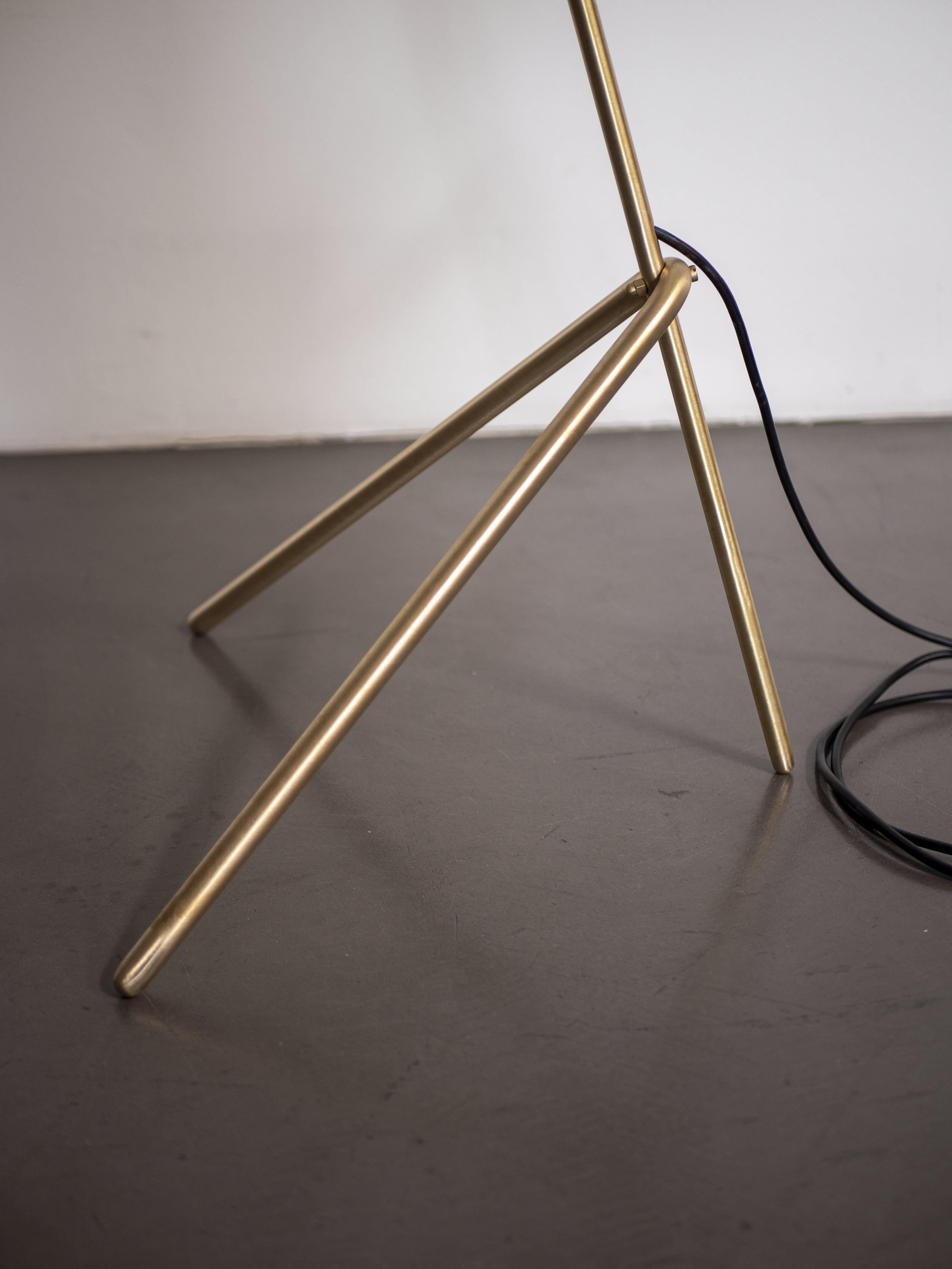 Natural Brass Contemporary-Modern Floor Lamp Handcrafted in Italy by 247lab In New Condition For Sale In Saonara, IT