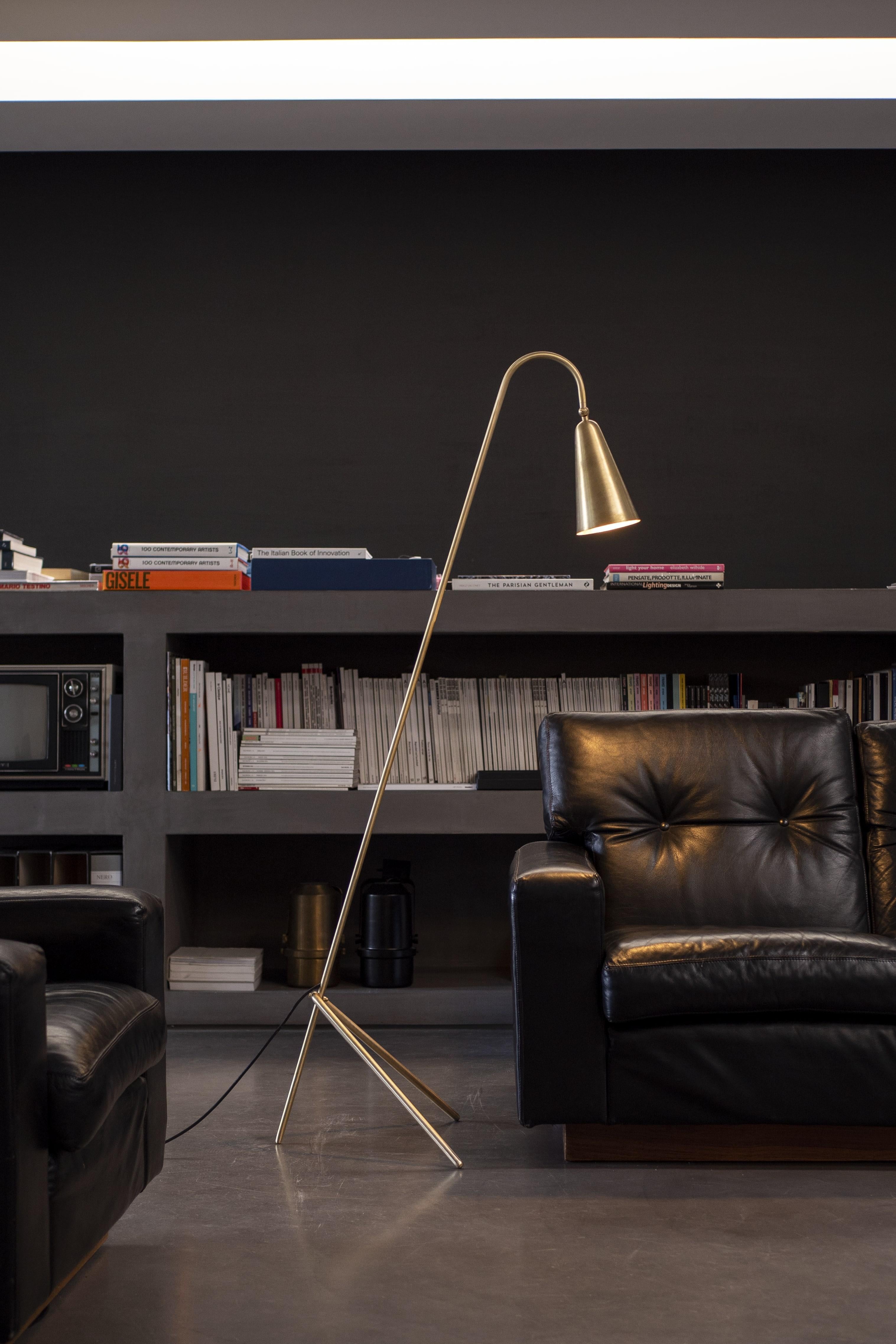 Natural Brass Contemporary-Modern Floor Lamp Handcrafted in Italy by 247lab For Sale 1