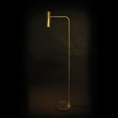 Lampada da terra moderna e contemporanea in ottone naturale realizzata a mano in Italia da 247lab