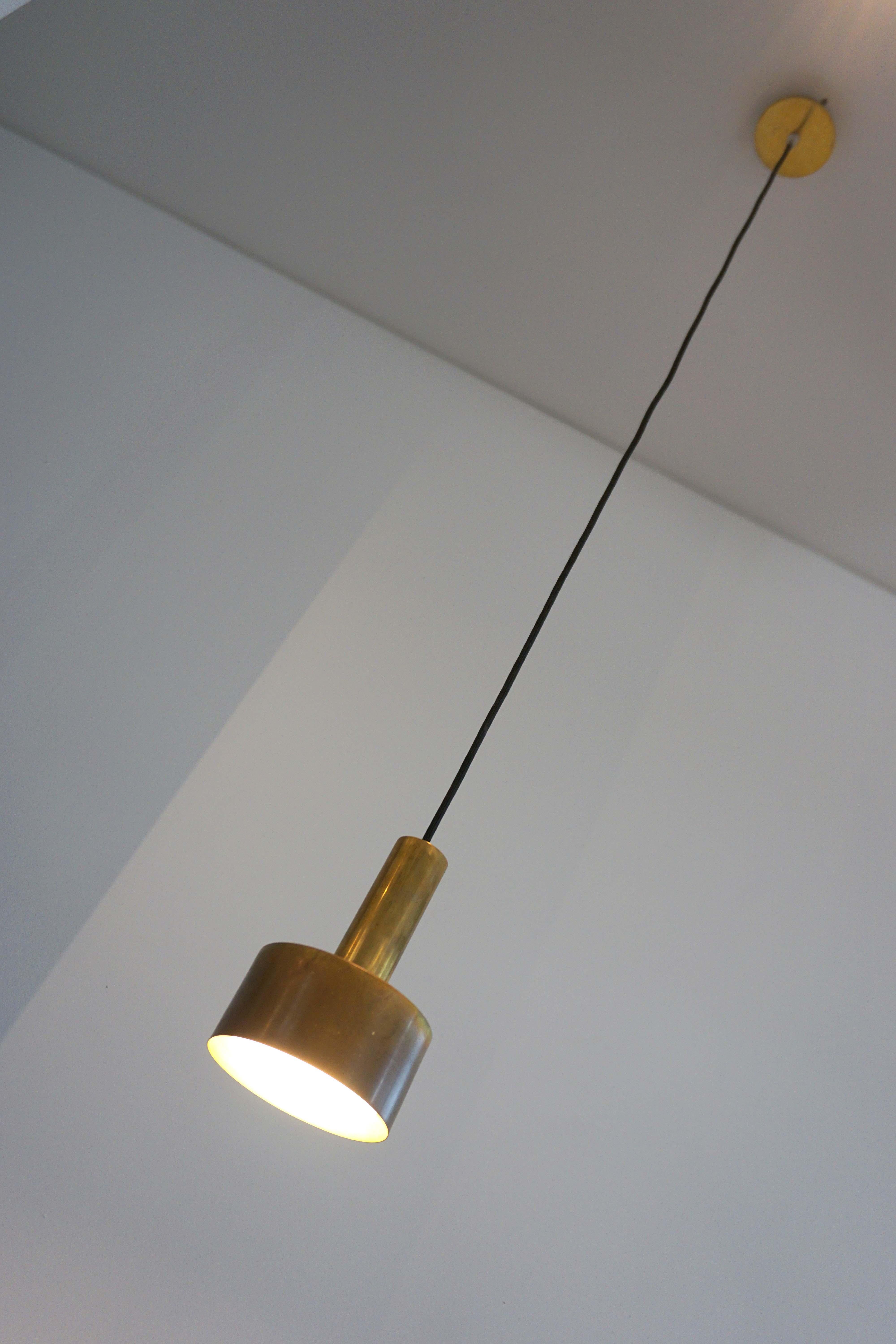 Contemporary-Modern Pendelleuchte aus Naturmessing Handcrafted in Italy by 247lab (Moderne) im Angebot