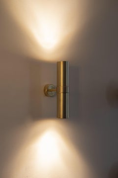 Lampe murale cylindrique en laiton naturel contemporaine et moderne fabriquée à la main en Italie