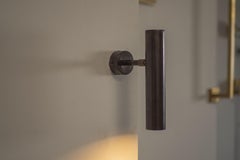 Lampe murale cylindrique en laiton naturel contemporaine et moderne fabriquée à la main en Italie