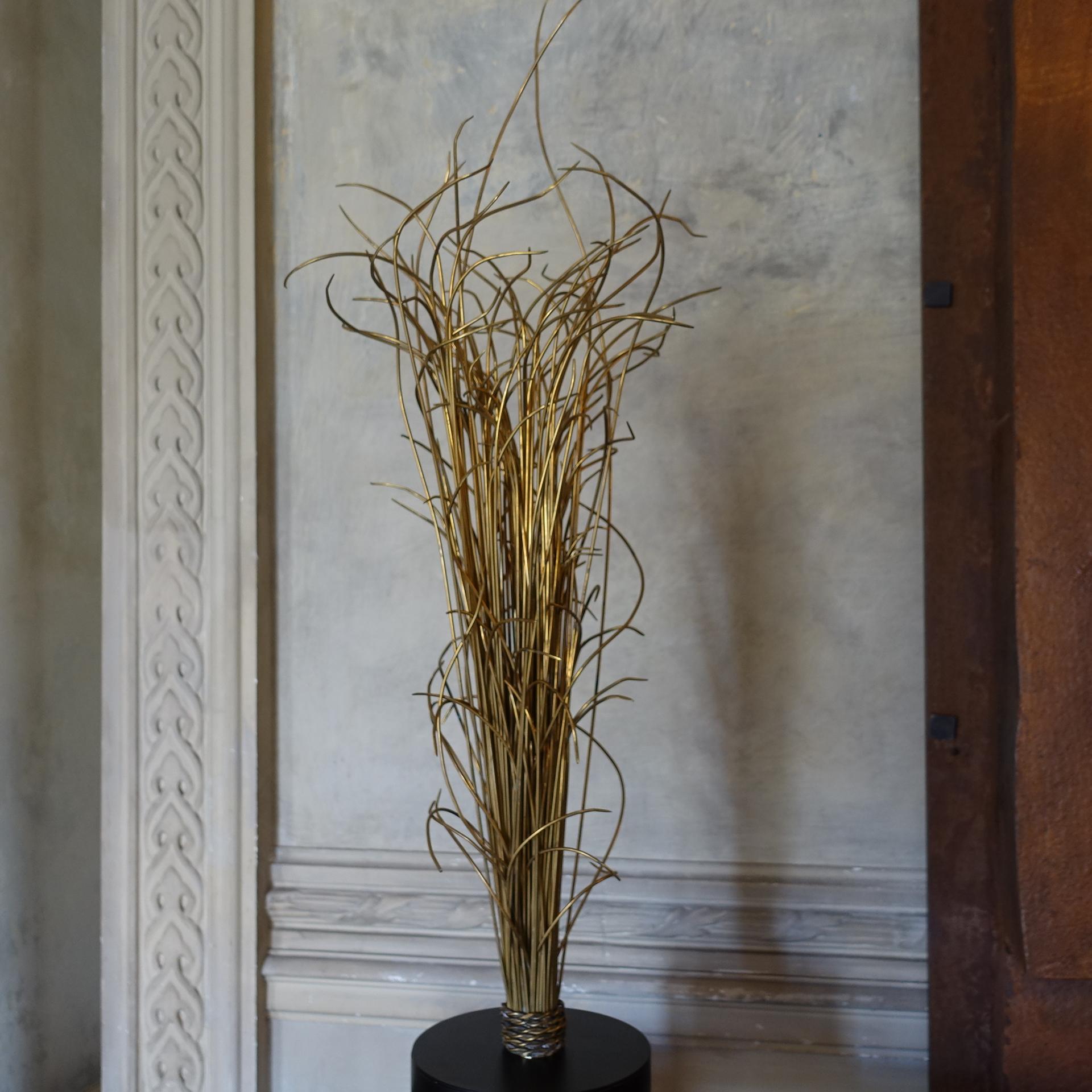 Natural Brass Wire Abstract Sculpture, Black Steel Base, Italy, 1970's Circa In Good Condition In Firenze, IT