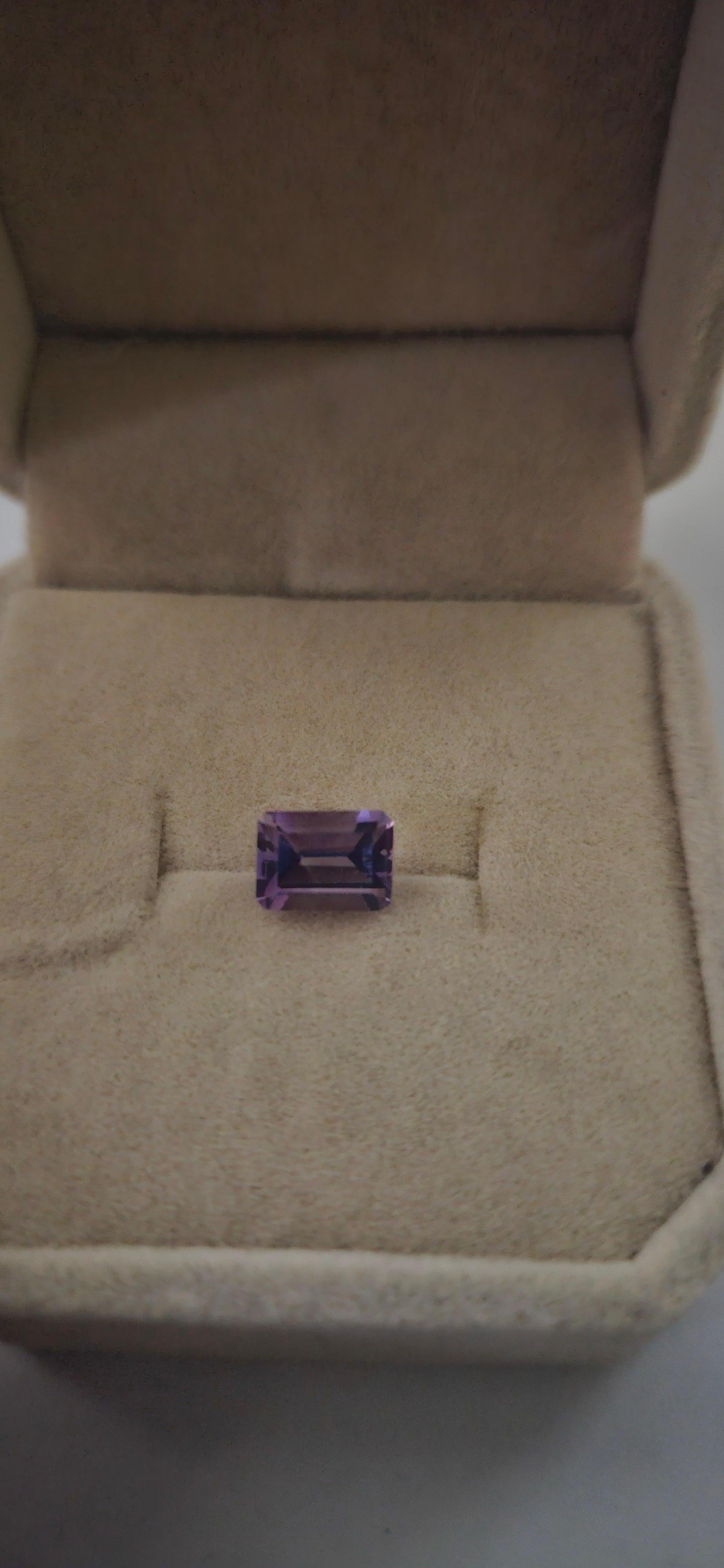 Women's or Men's Natural Brazil Amethyst 1.5 ct Emerald Cut Gemstone Brazil 8X6 For Sale