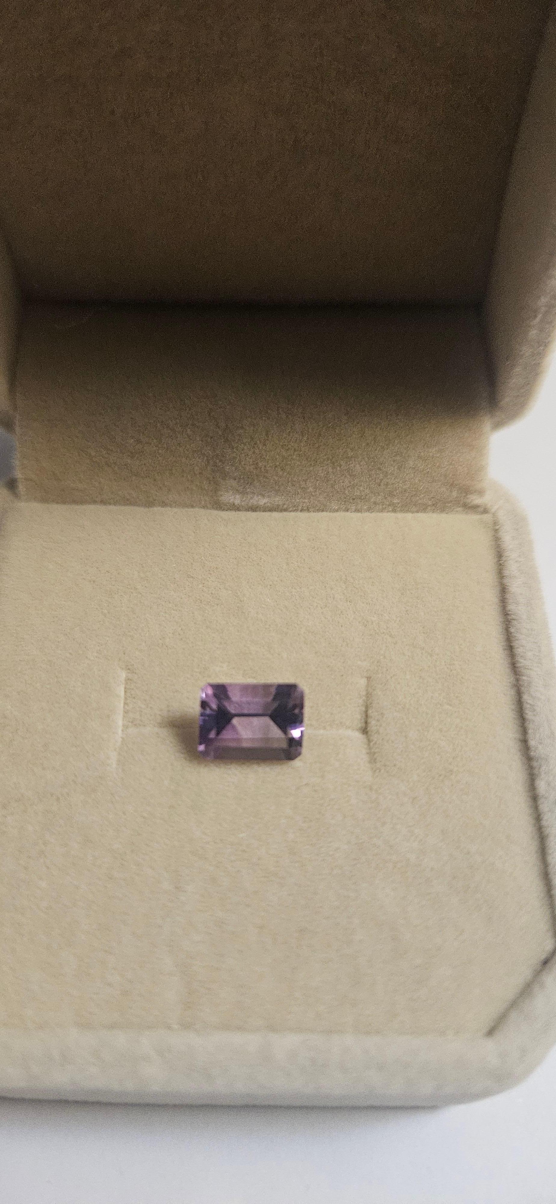 Natural Brazil Amethyst 1.5 ct Emerald Cut Gemstone Brazil 8X6 For Sale 1