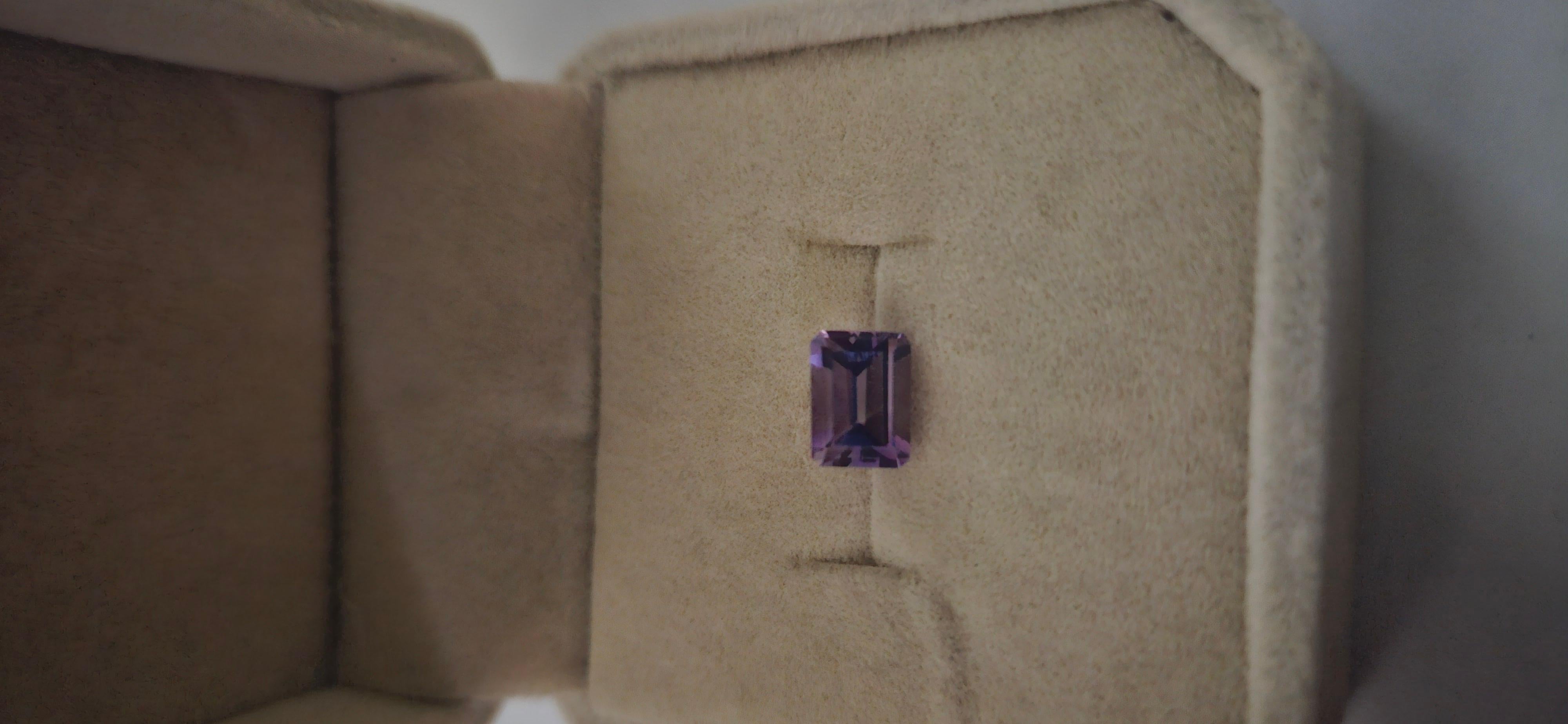 Natural Brazil Amethyst 1.5 ct Emerald Cut Gemstone Brazil 8X6 For Sale 2