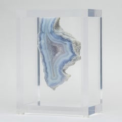 Espécimen de ágata brasileña natural montado en base acrílica de diseño original