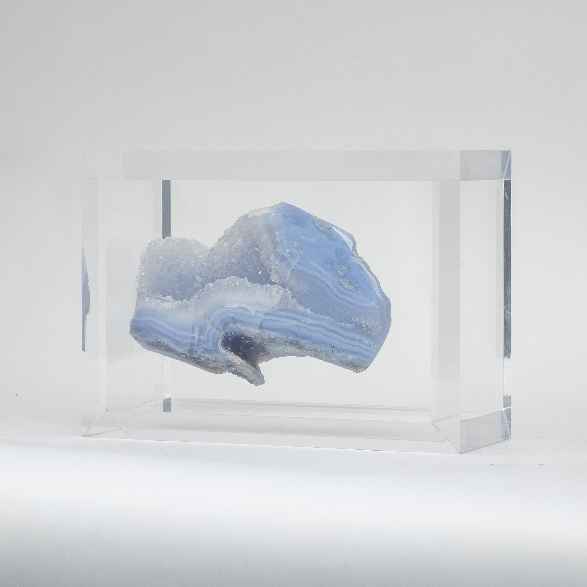 Natural Brazilian Agate specimen mounted in original design acrylic base In New Condition For Sale In Polanco, CDMX