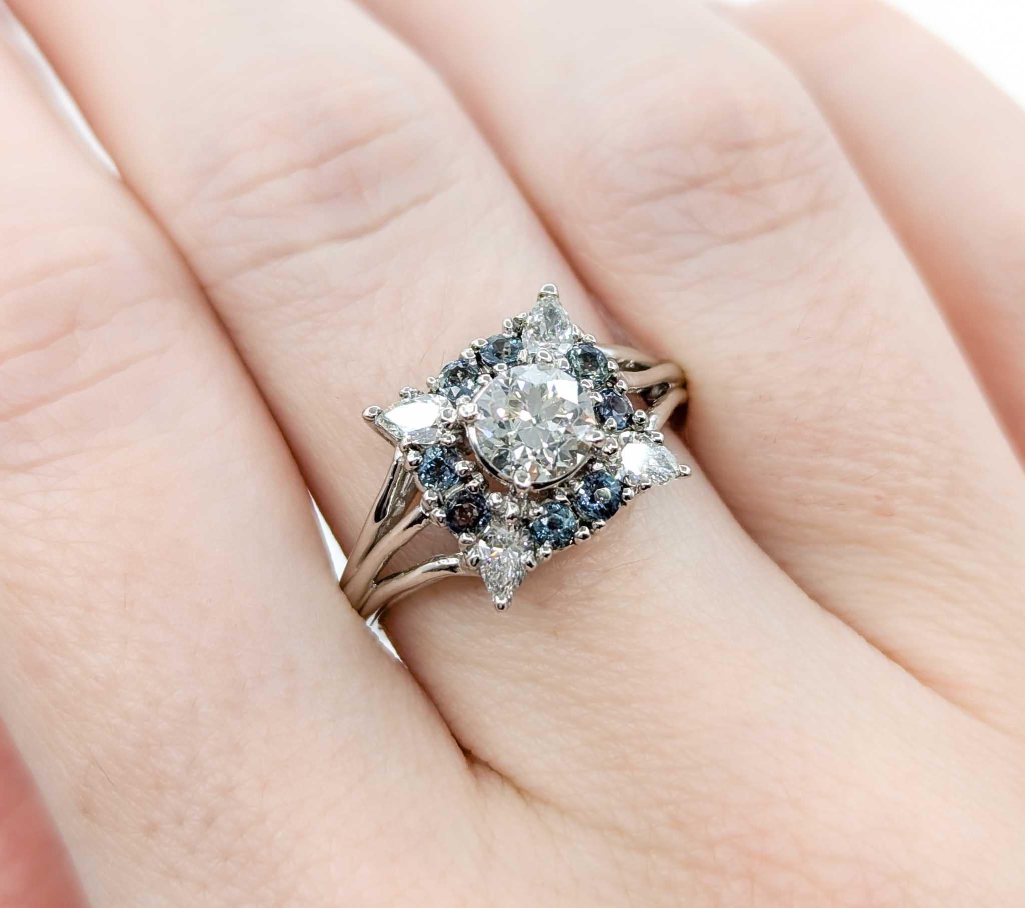 Ring aus Platin mit natürlichem brasilianischem Alexandrit und Diamant im europäischen Schliff (Rundschliff)