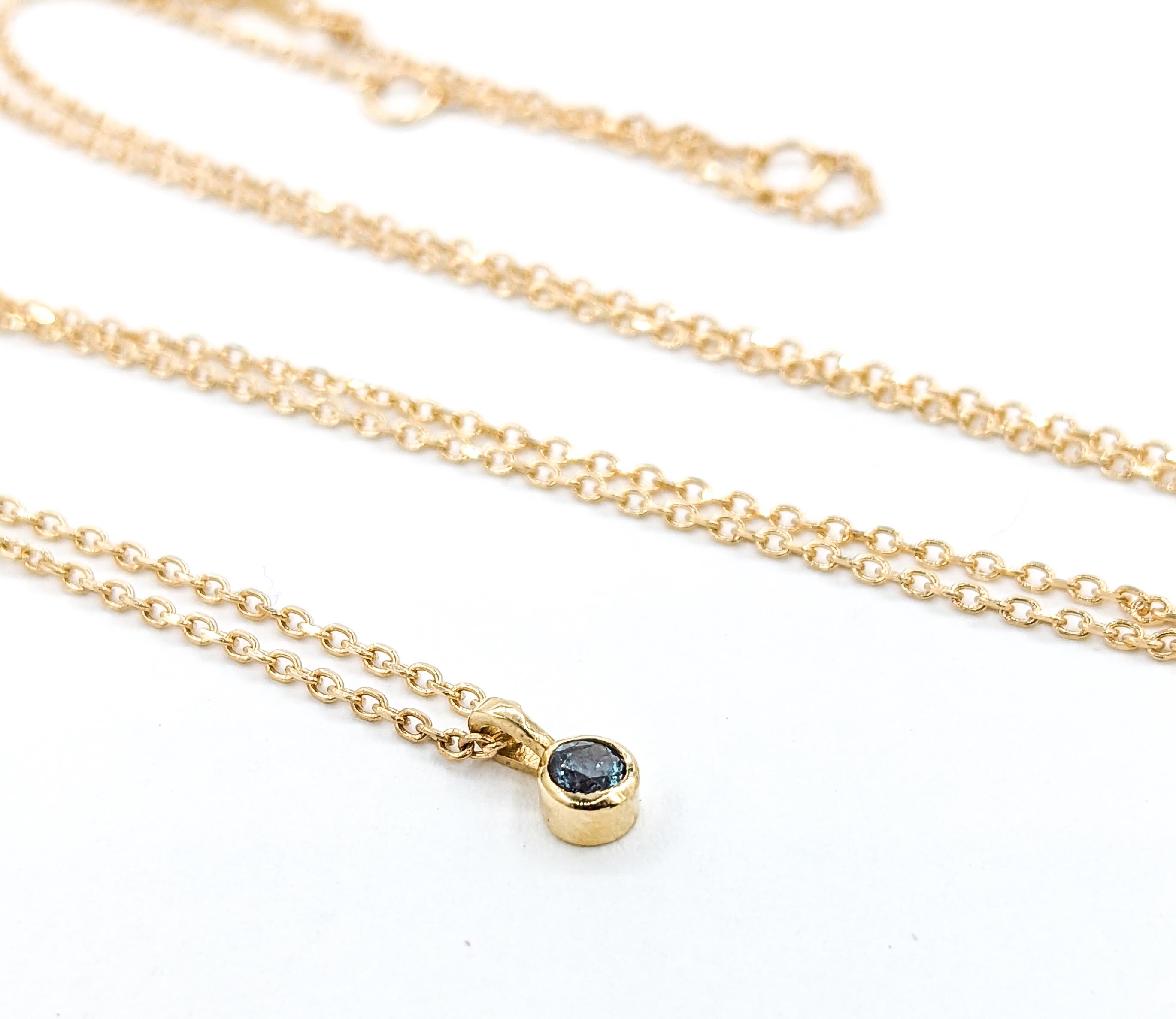 Natürlicher brasilianischer Alexandrit-Anhänger mit Kette aus Gelbgold (Rundschliff)