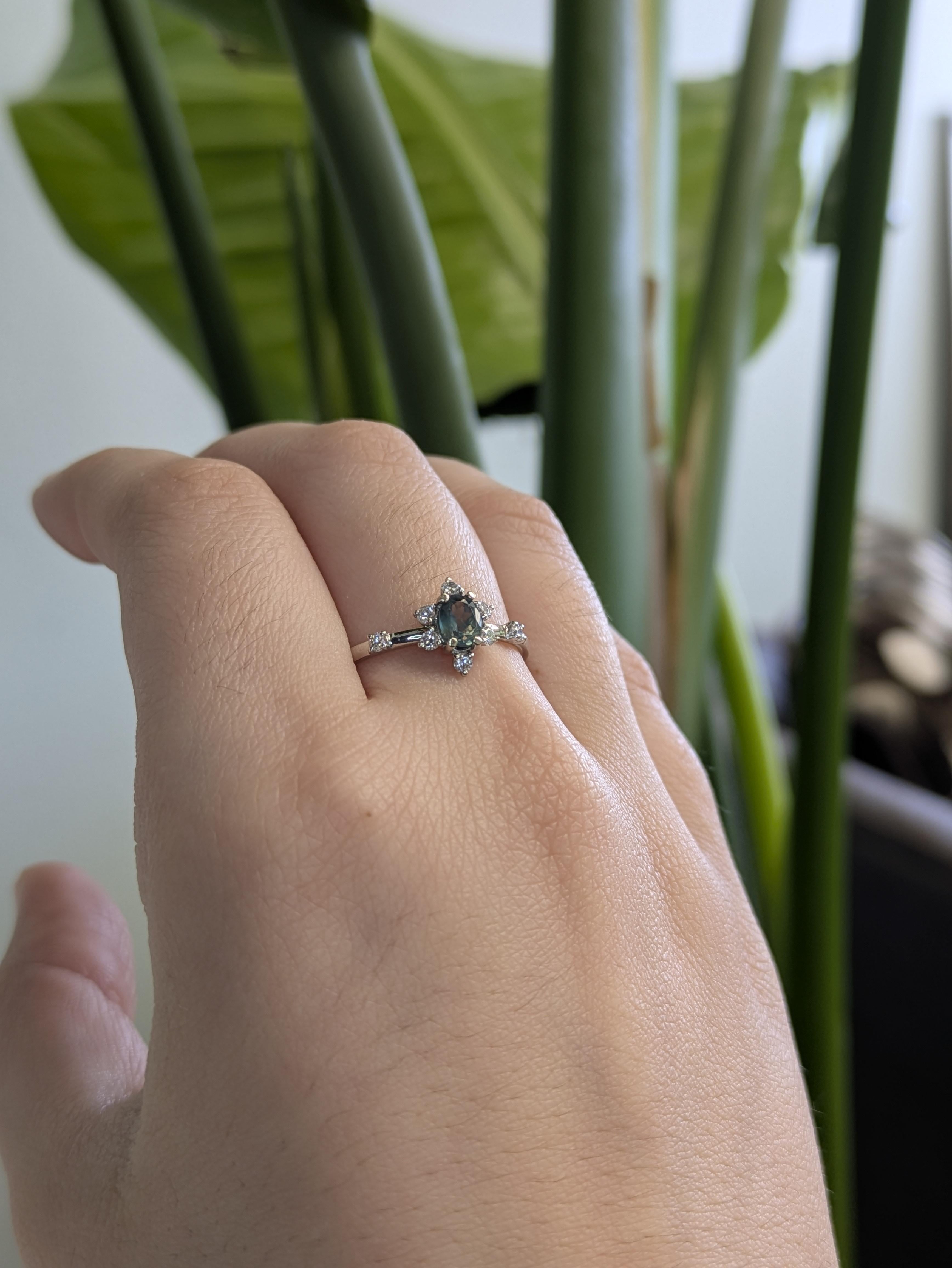 Russe Empire Natural Brazilian Alexandrite Ring w Diamond Accents in Solid 14K Gold OV 5x4mm en vente
