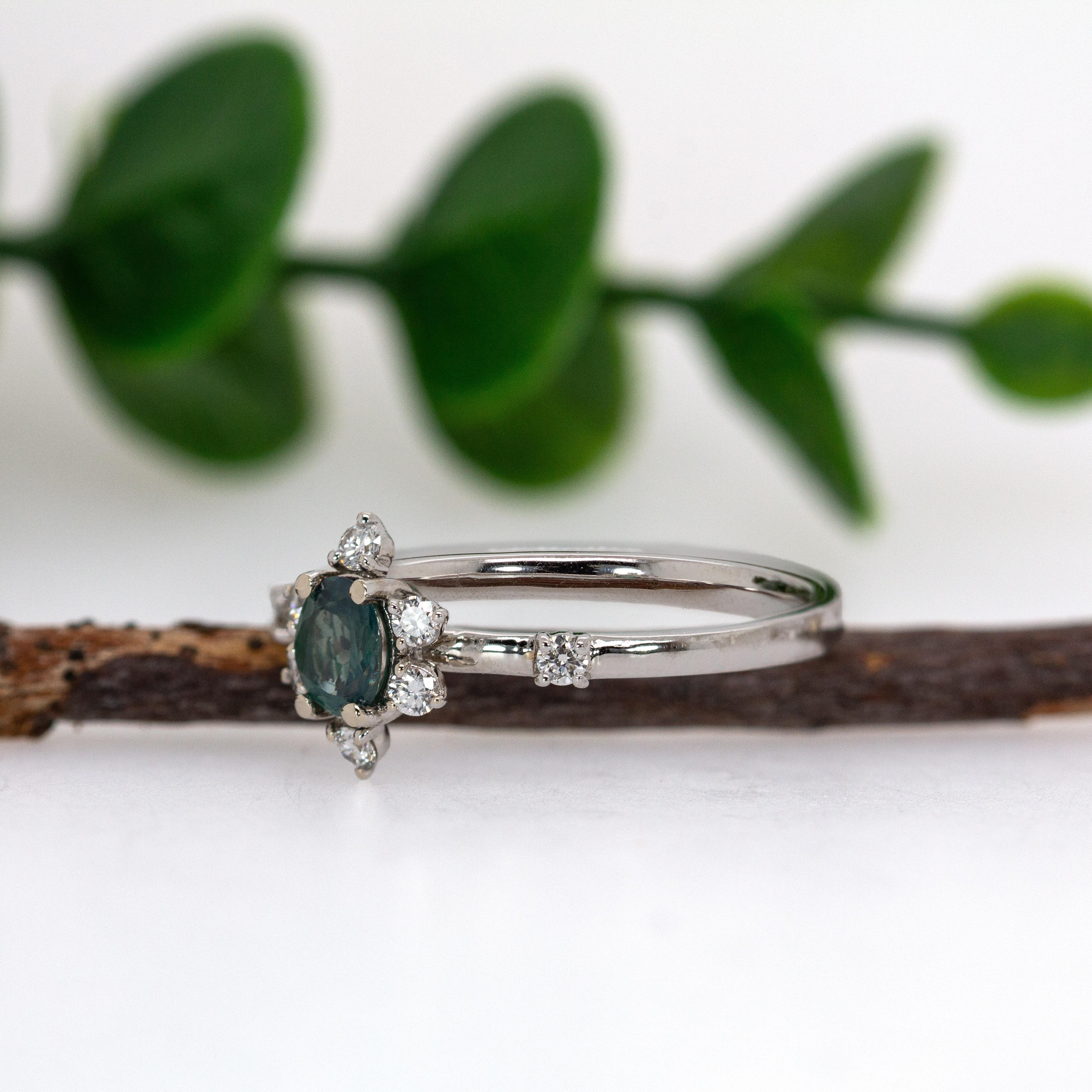 Natural Brazilian Alexandrite Ring w Diamond Accents in Solid 14K Gold OV 5x4mm Neuf - En vente à Columbus, OH