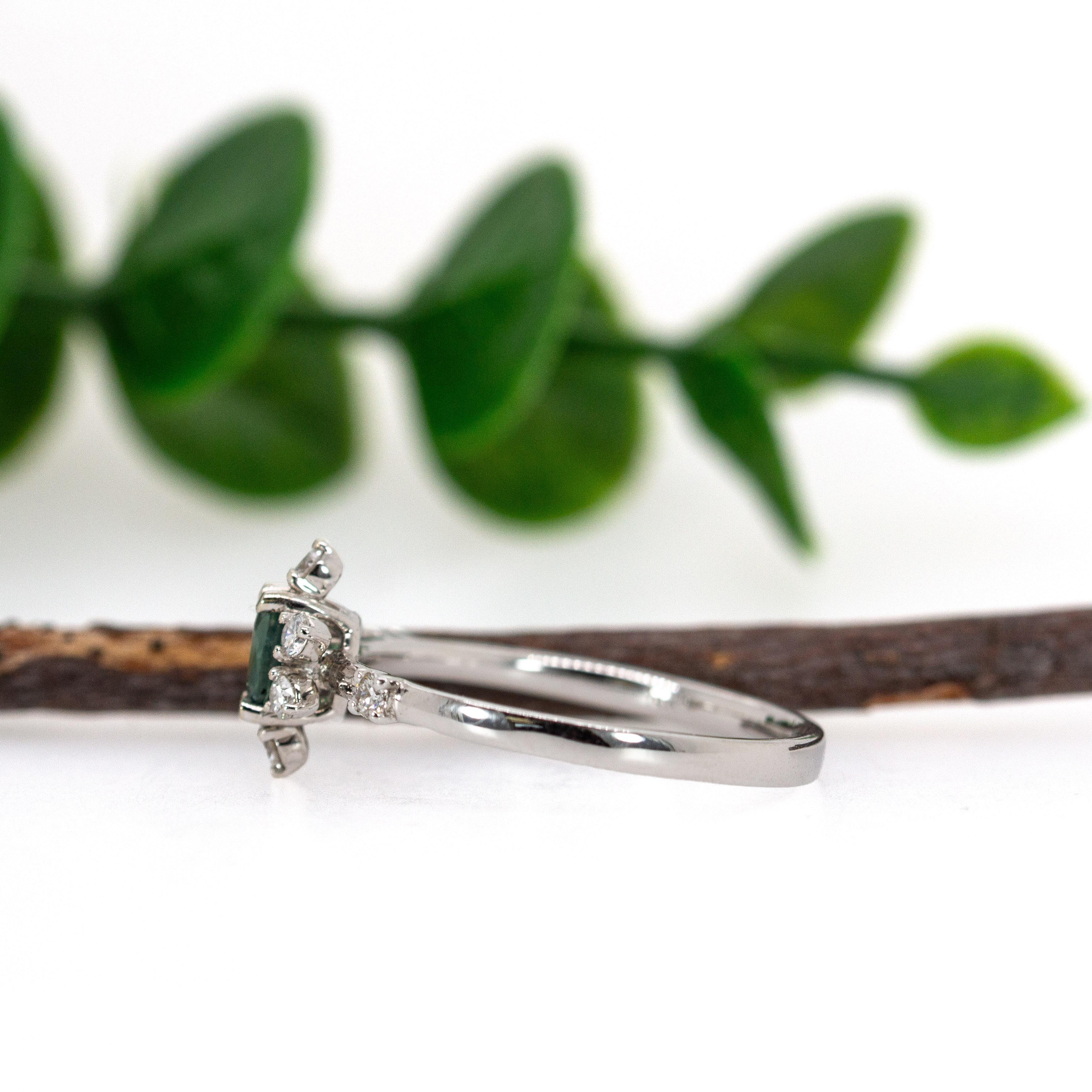 Natural Brazilian Alexandrite Ring w Diamond Accents in Solid 14K Gold OV 5x4mm Pour femmes en vente