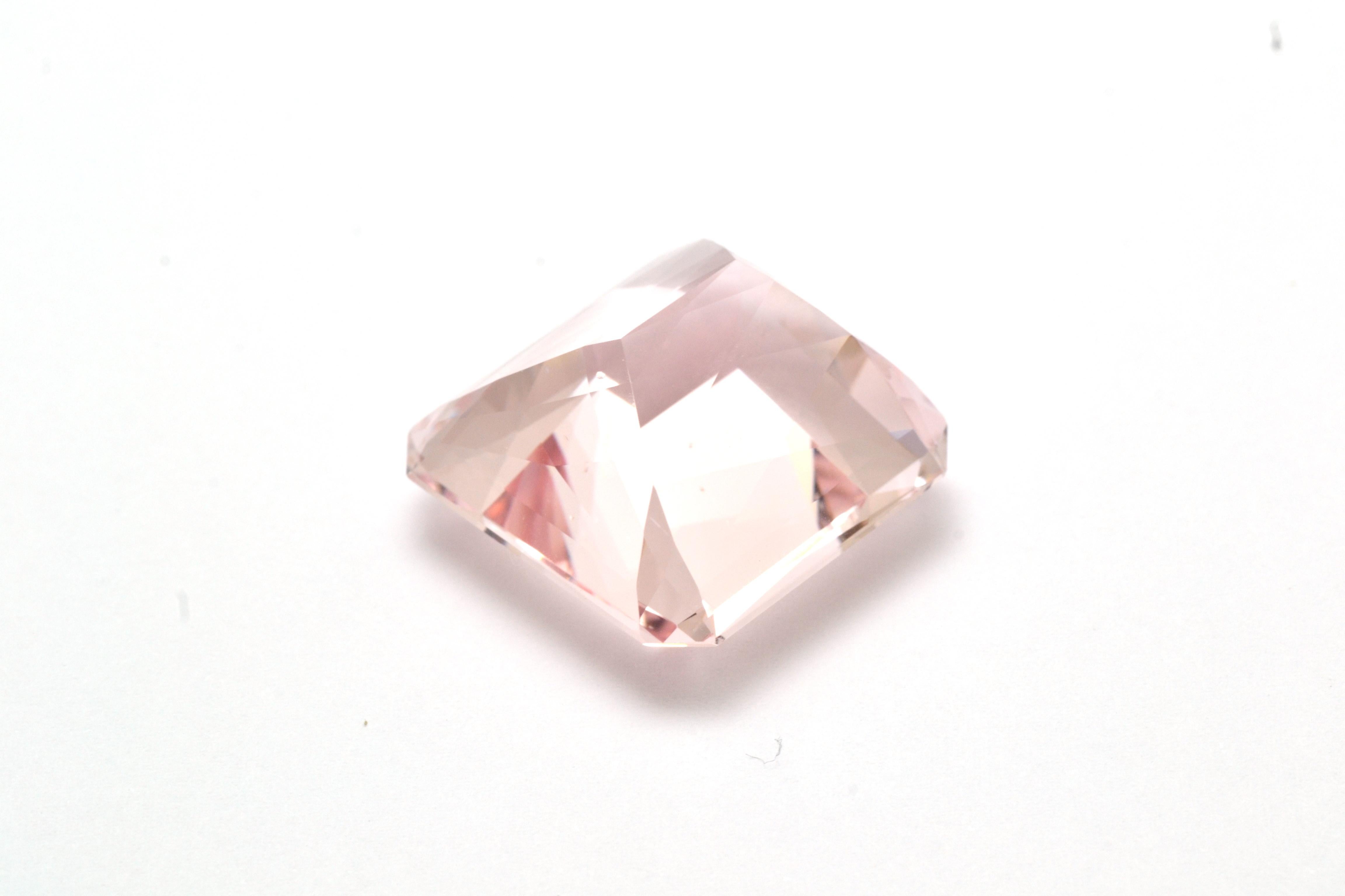 Are you a collector or stones? Don't miss this beauty pink stone!
Are you a jewelry lover? If you wish you can collaborate with us to turn this beautiful gemstone into an extraordinary, 
one-of-a-kind work of art.
An important natural  Brazilian