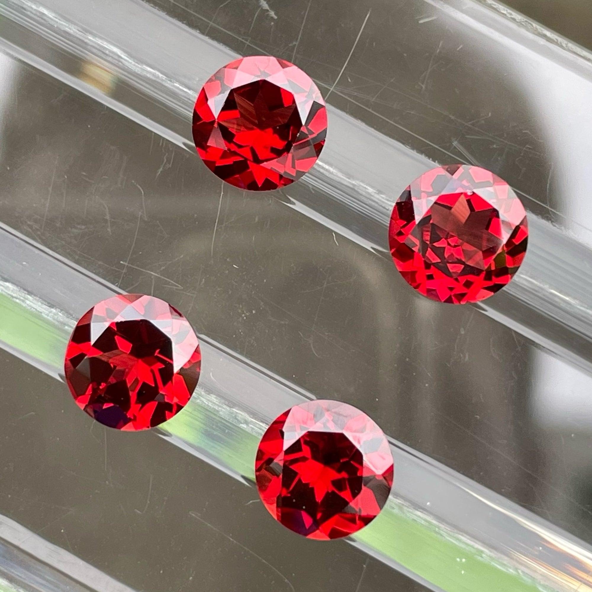 Ensemble de grenats rhodolite rouge vif naturel 8,90 carats, sans défaut, sans défaut, rhodolite  Unisexe en vente