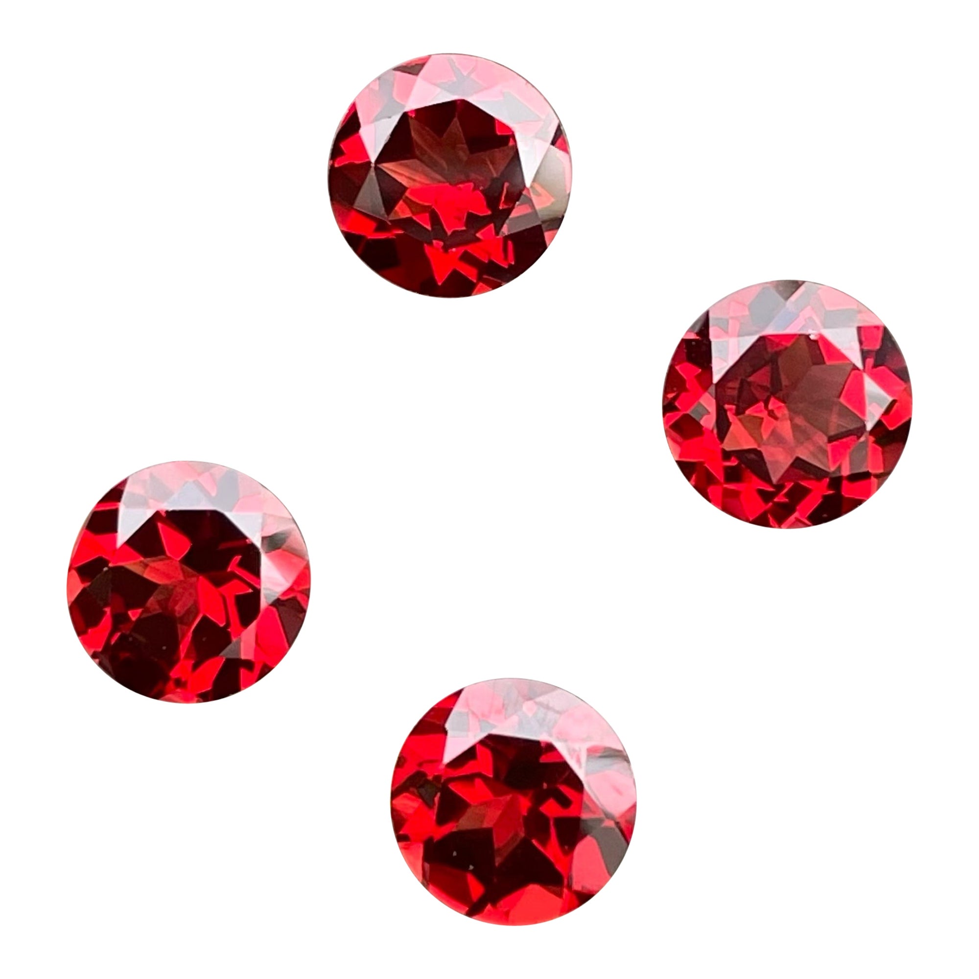 Set di granati naturali di rodolite rossa brillante 8,90 CTS senza difetti di pulizia degli occhi in vendita