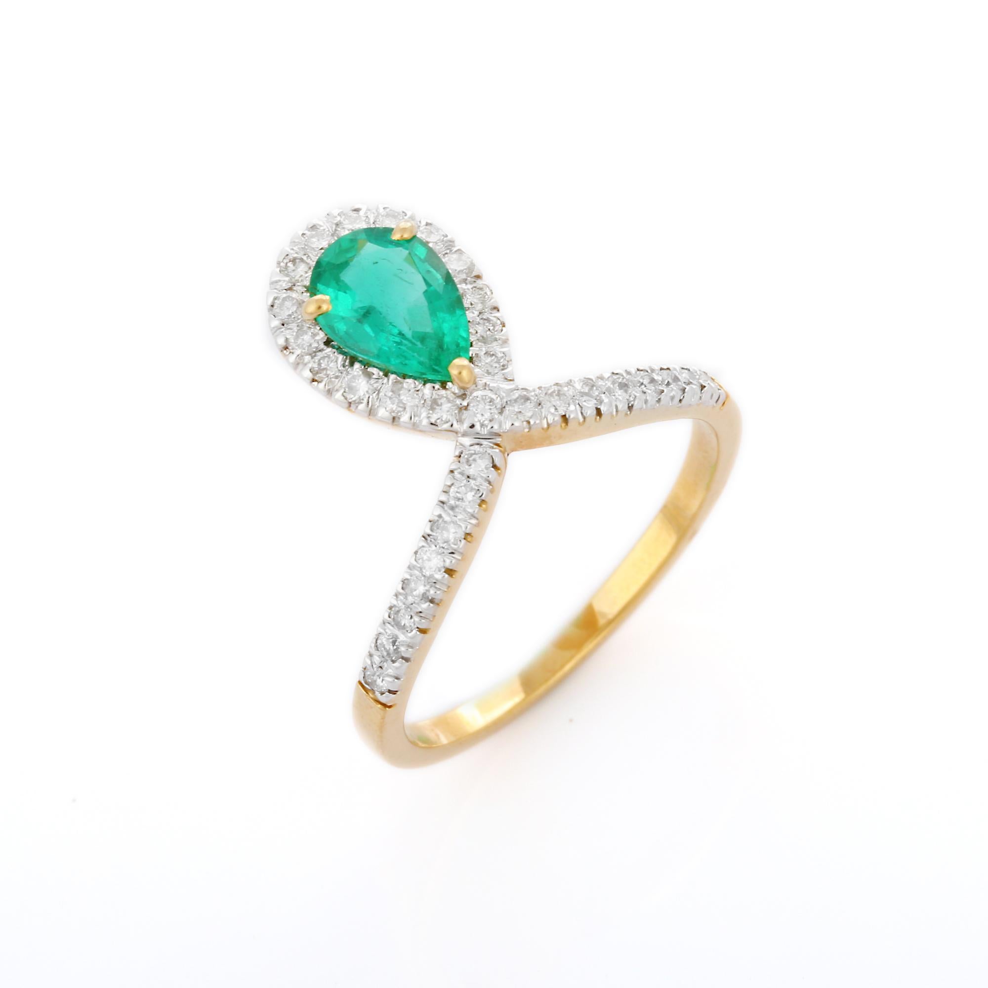 For Sale:  0.92 ct Brilliant Pear Cut Emerald and Diamond Loop Ring in 18K Yellow Gold 2
