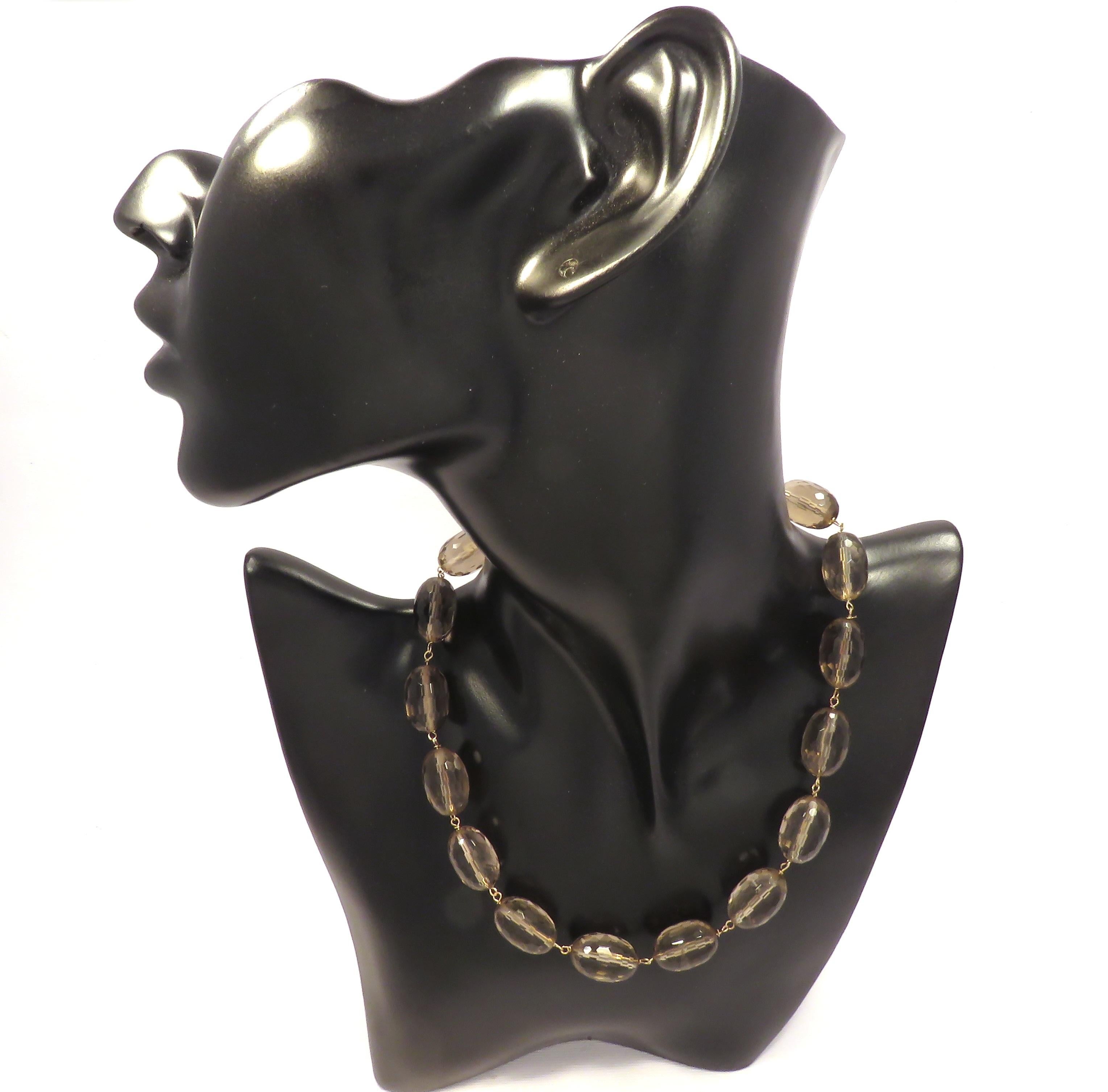 Collana di vero citrino naturale marrone realizzata in oro rosa 9 carati. La lunghezza della collana è regolabile da 400 mm a 460 mm / da 15,748 pollici a 18,110 pollici; è possibile allungare la collana su richiesta del cliente. Realizzato a mano