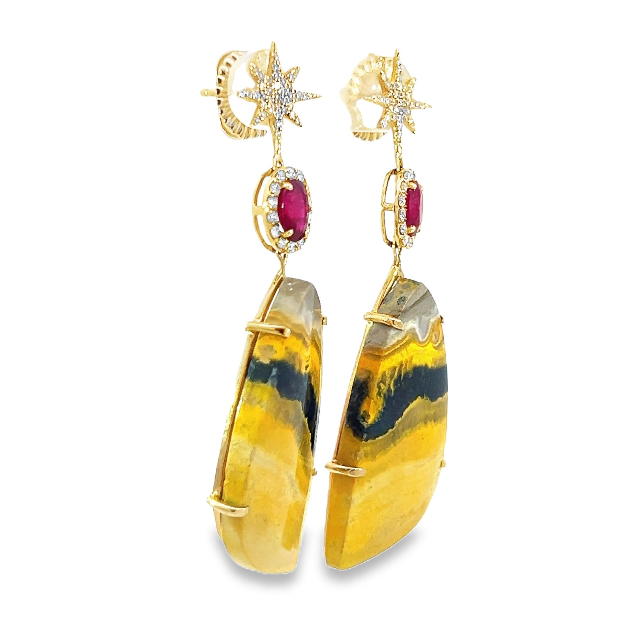 Donna Orecchini pendenti con diaspro, rubino e diamante Nature Bumblebee in vendita