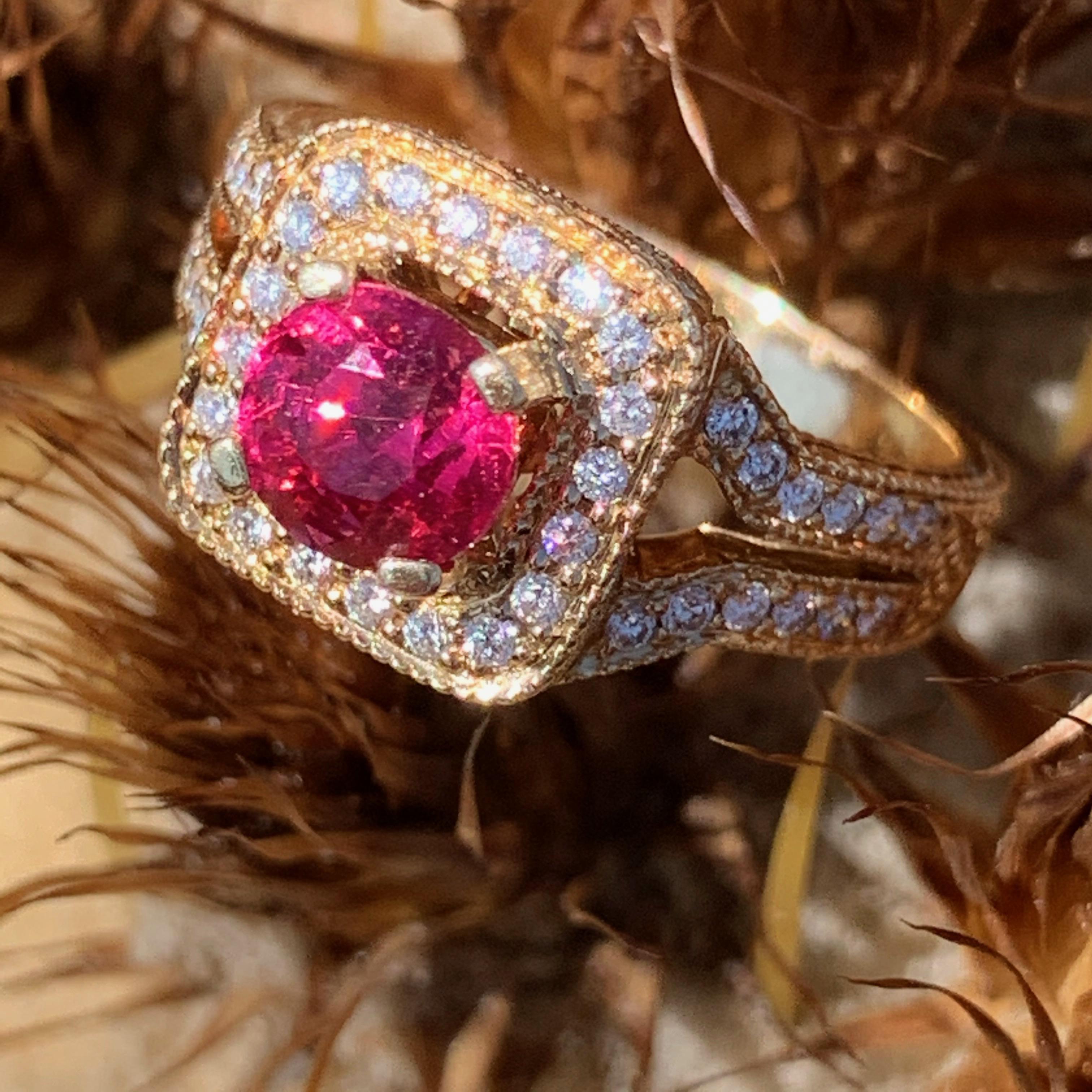 Natural Burma Red Spinel and Diamond 14 Karat Yellow Gold Ring In New Condition For Sale In Tucson, AZ