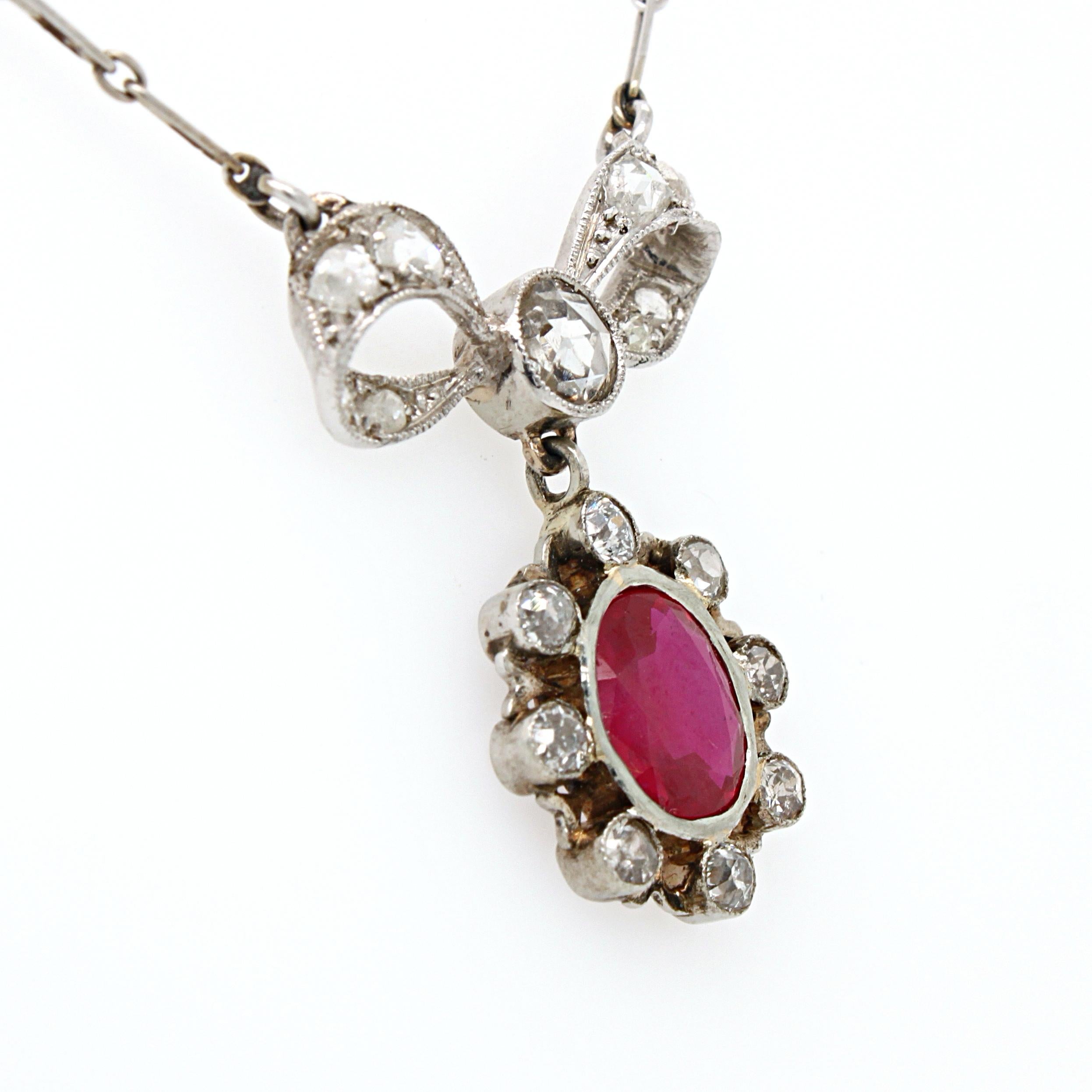 Natürlicher Burma-Rubin und Diamant-Schleifenhalskette, Belle Époque, 1910er Jahre im Zustand „Hervorragend“ in Idar-Oberstein, DE
