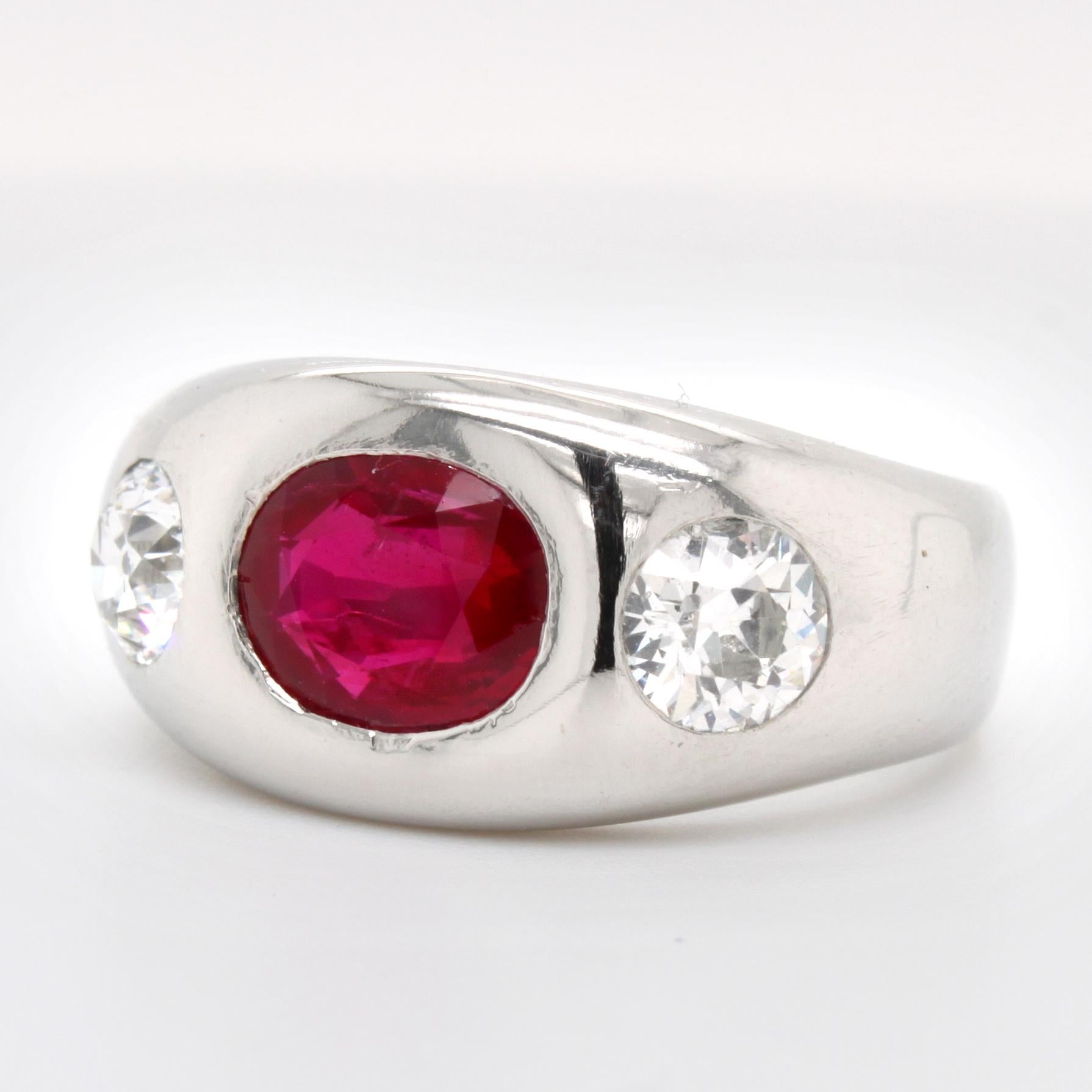 Natural Burma Ruby and Diamond Ring In Excellent Condition In Idar-Oberstein, DE