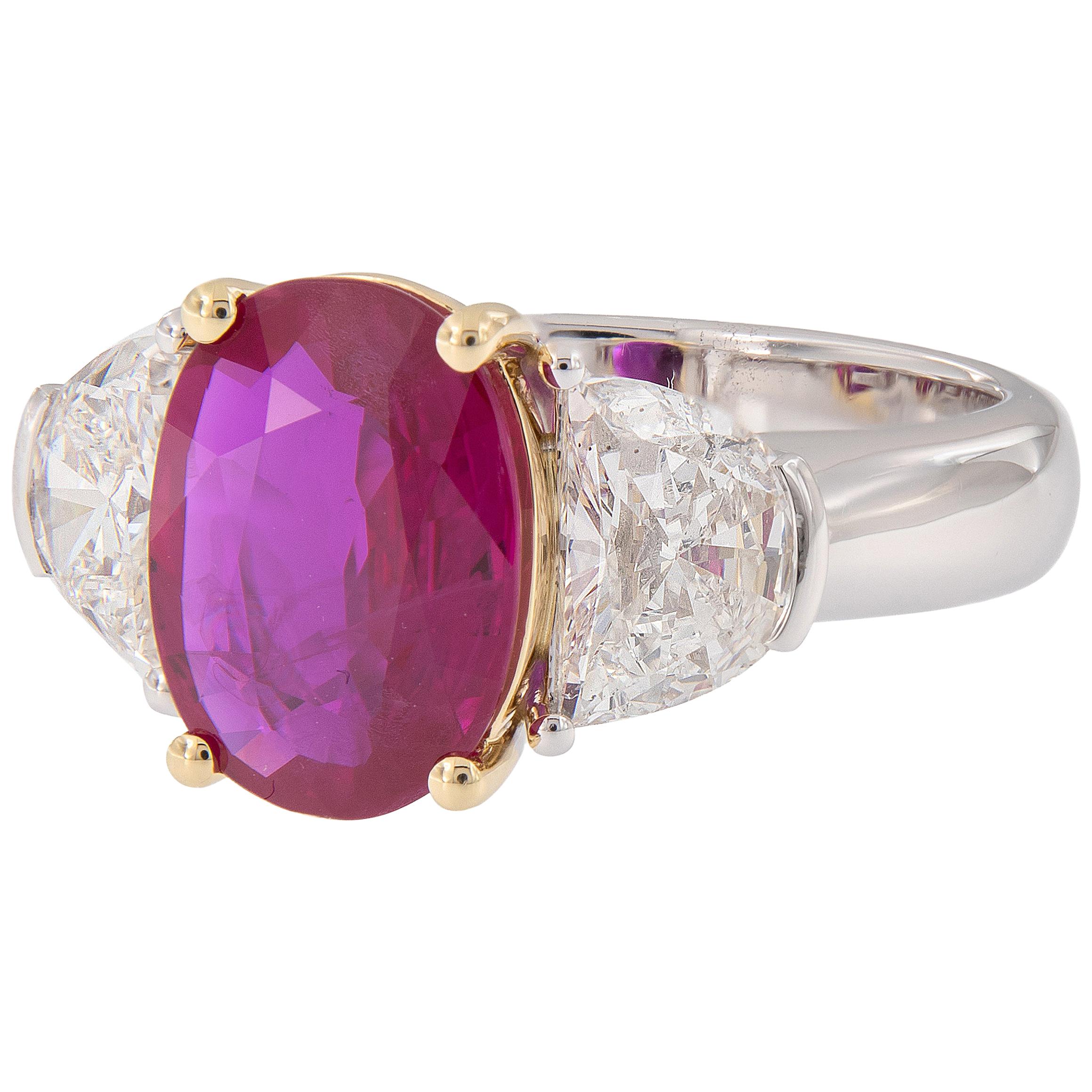 Natural Burma Ruby Diamond 18 Karat Gold Three-Stone Ring