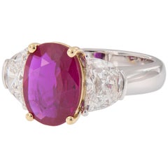 Natural Burma Ruby Diamond 18 Karat Gold Three-Stone Ring Natural Burma Ruby Diamond 18 Karat Gold Three-Stone Ring