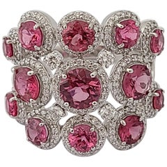Natural Burma Spinel and Diamond Ring Set in 18 Karat Gold