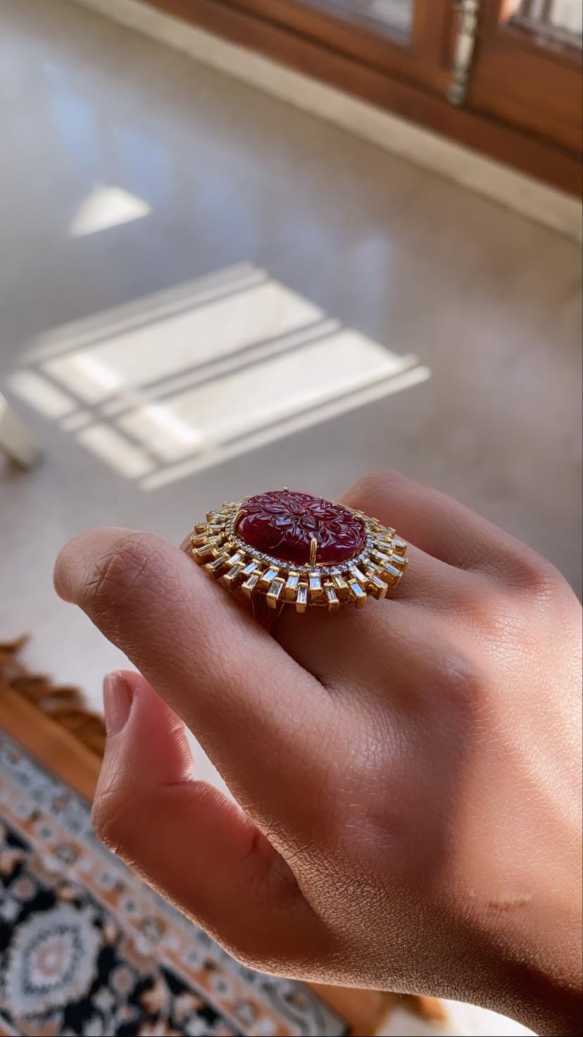 Cabochon Natural Burma Spinel Ring Set in 18 Karat Gold with Diamonds For Sale