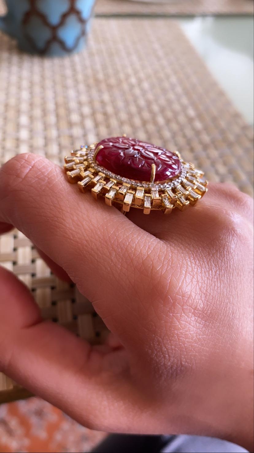 Natural Burma Spinel Ring Set in 18 Karat Gold with Diamonds In New Condition For Sale In Hong Kong, HK