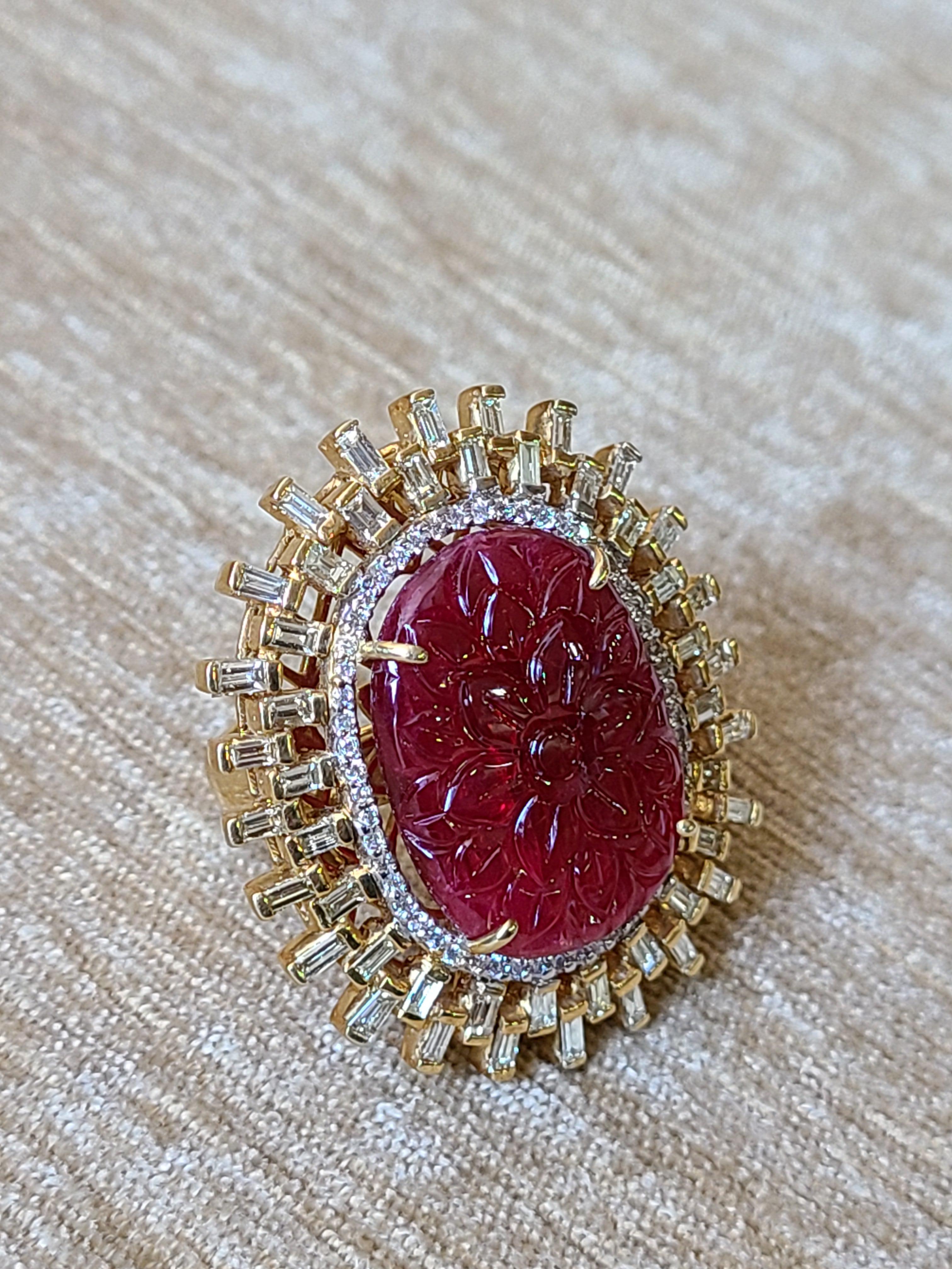 Women's Natural Burma Spinel Ring Set in 18 Karat Gold with Diamonds For Sale