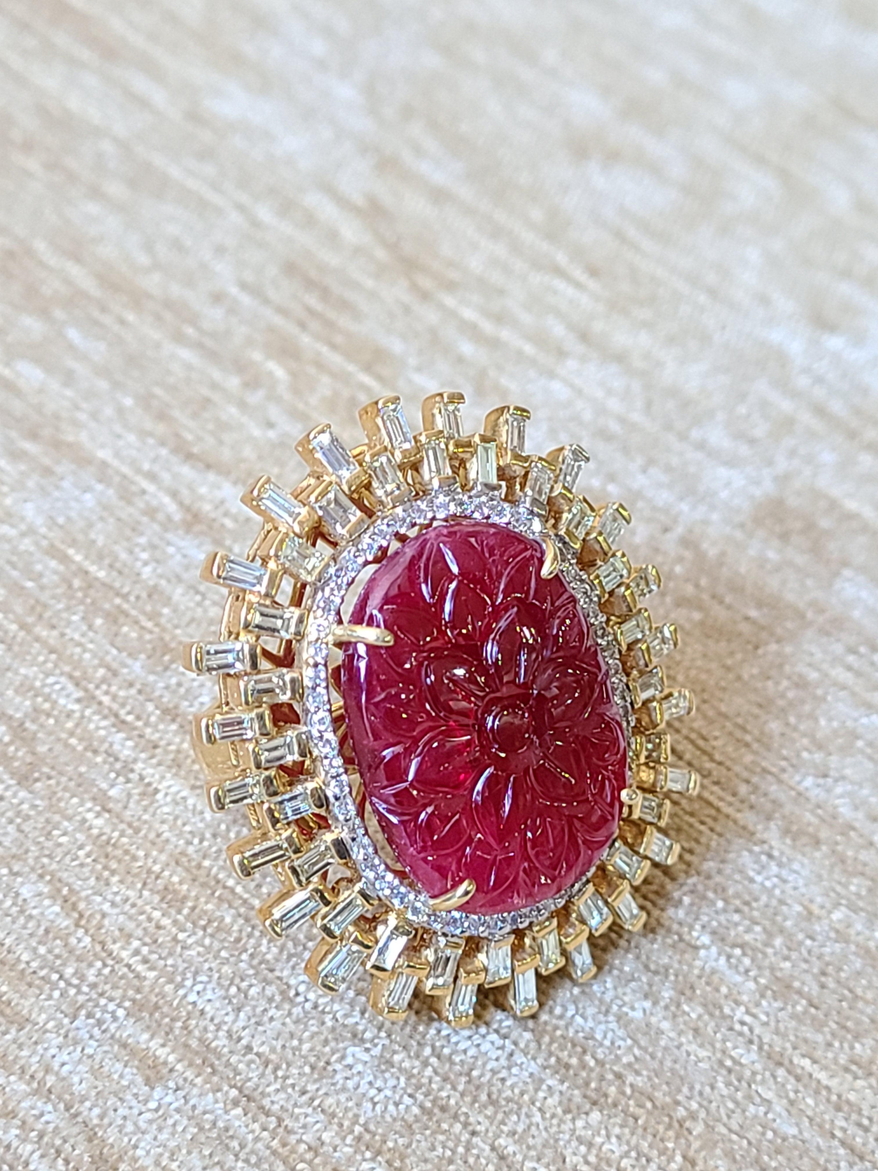 Natural Burma Spinel Ring Set in 18 Karat Gold with Diamonds For Sale 1