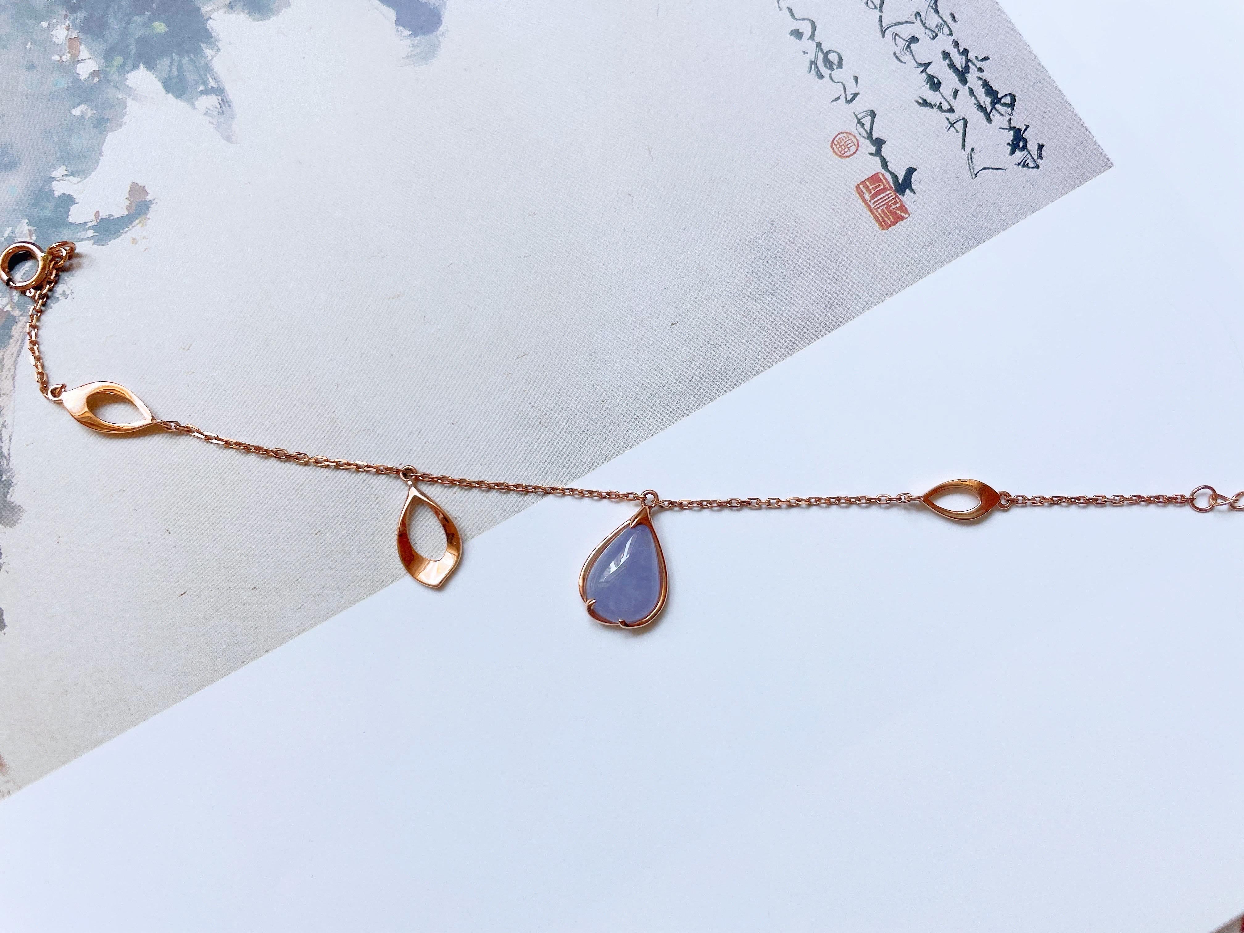 Bracelet de charme en jade lavande naturel de Birmanie, or 18K Neuf - En vente à Kowloon, HK