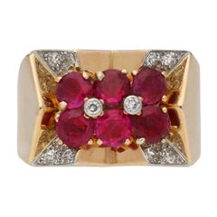 Anello da cocktail con rubino birmano naturale e diamanti di Boucheron, 1945 circa