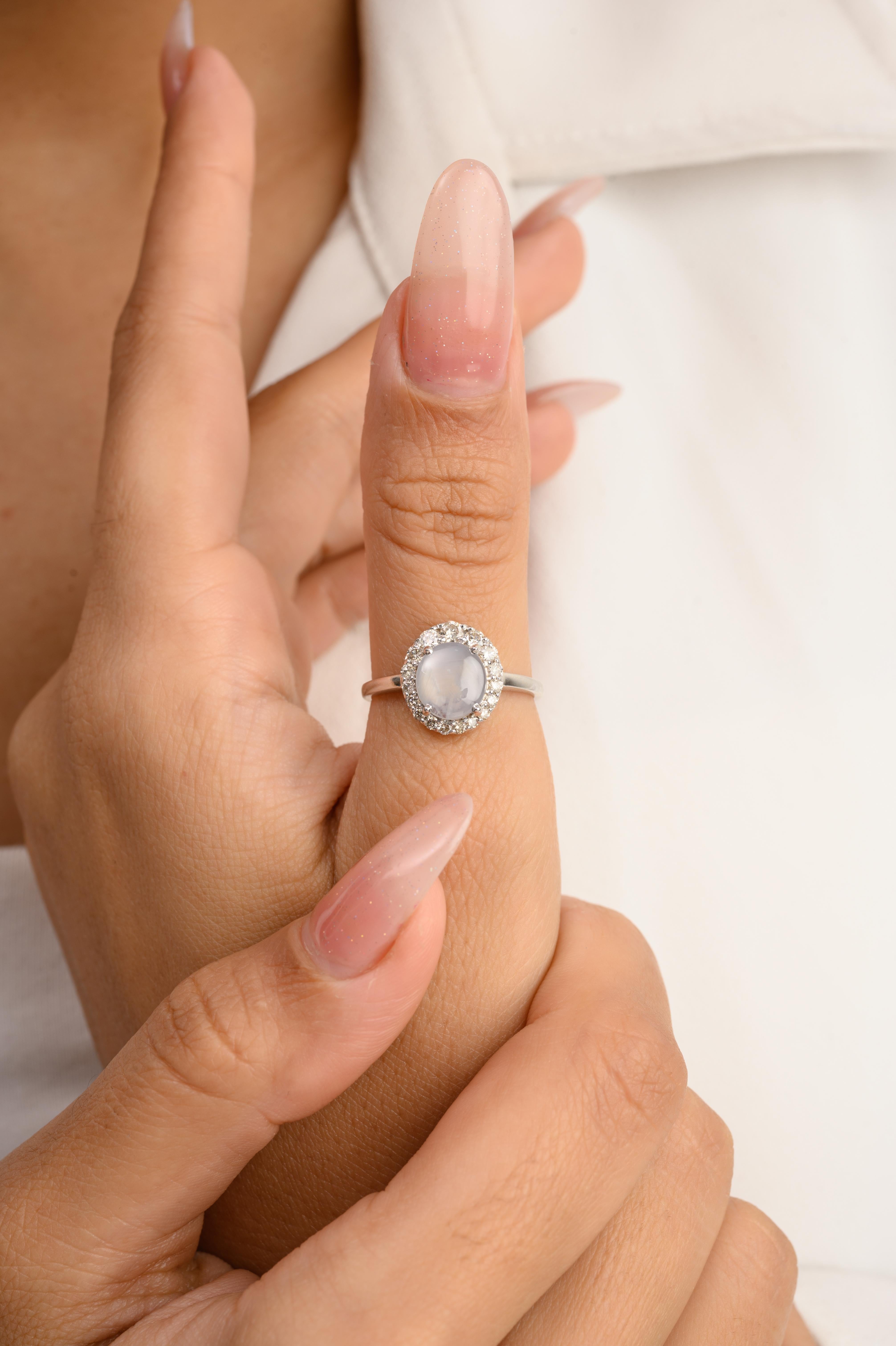 En vente :  Bague en or blanc 14 carats avec saphir étoilé cabochon naturel de 2,01 carats poids total et halo de diamants 5