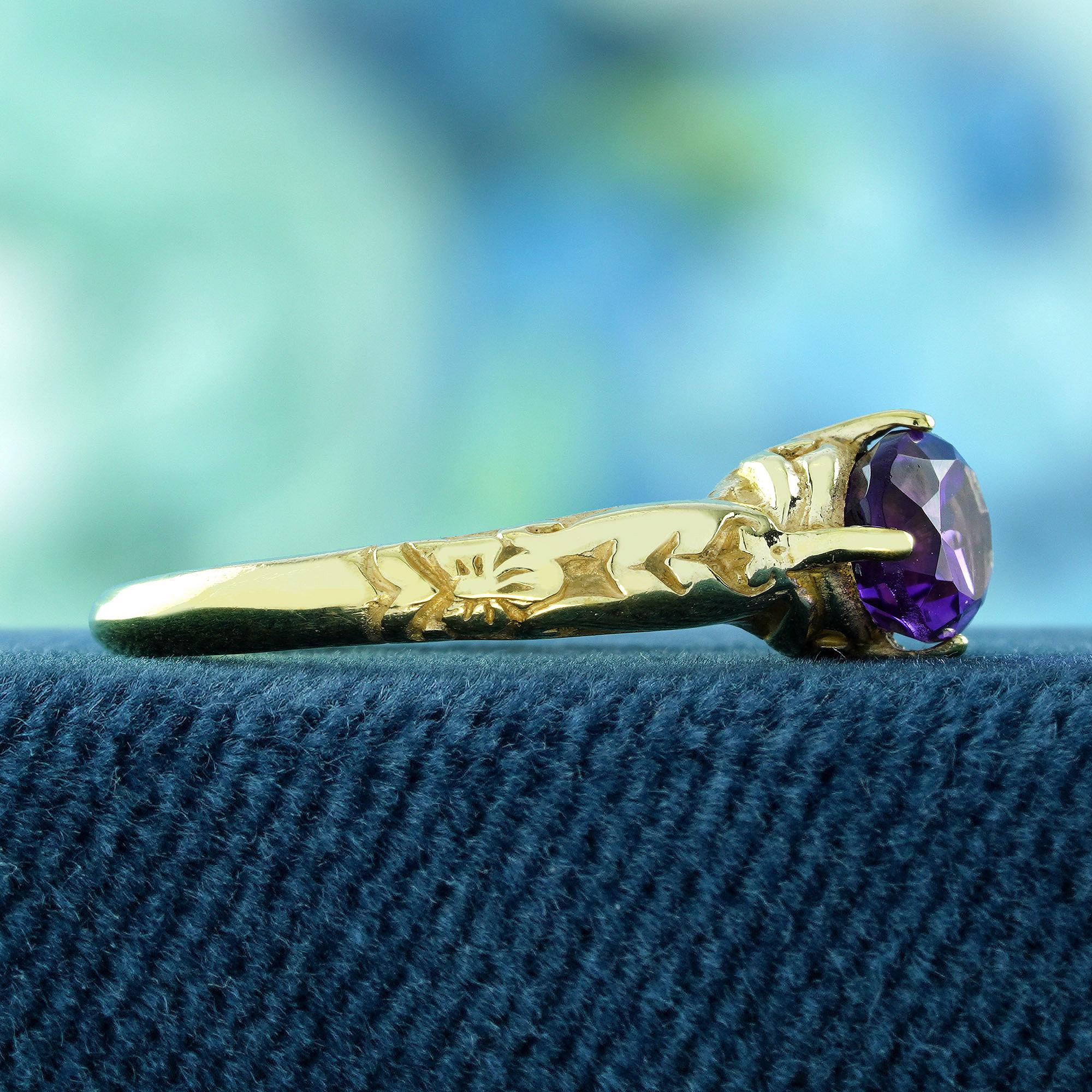 Taille ovale Bague solitaire de style vintage en or jaune massif 9 carats avec améthyste cabochon naturelle en vente