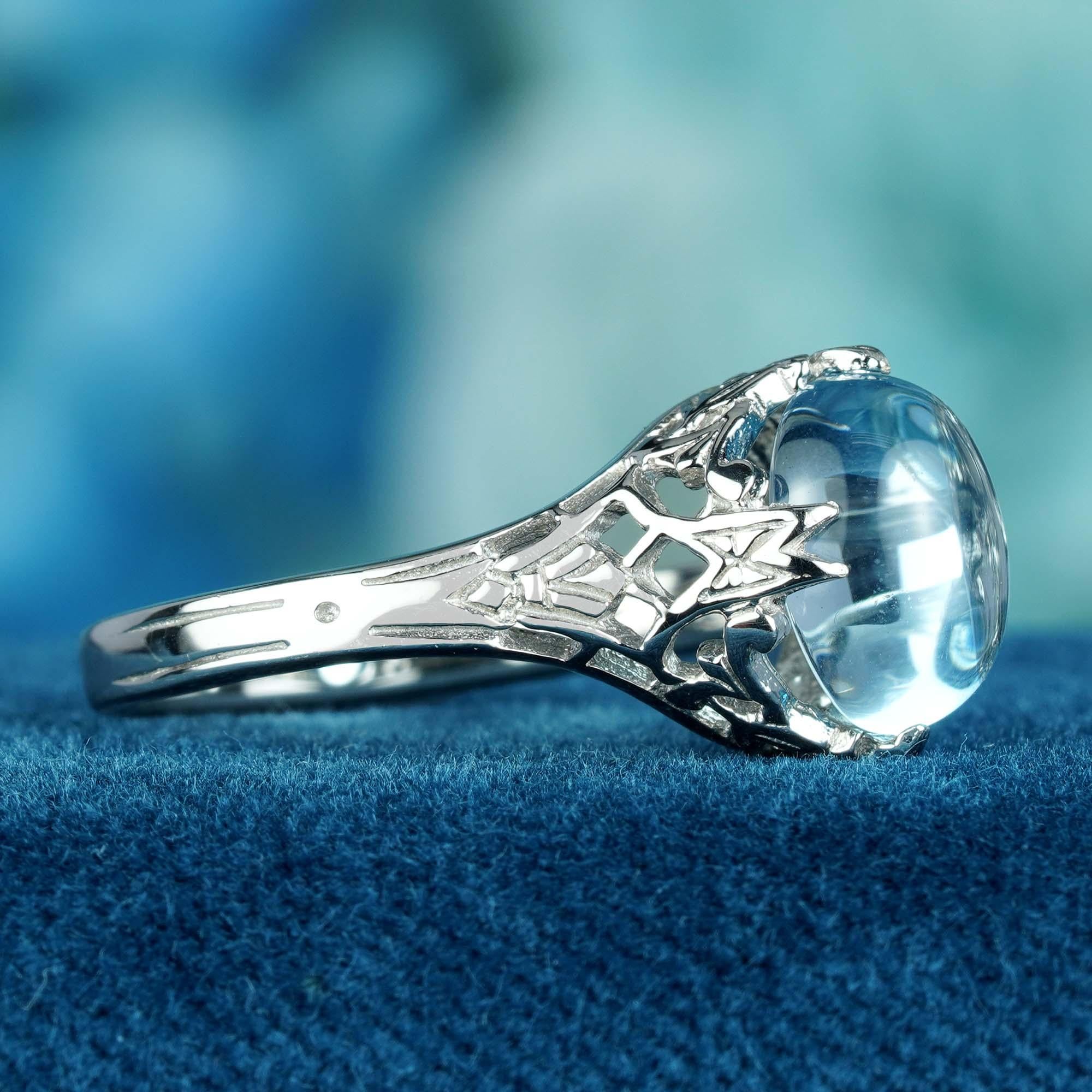Filigraner Ring aus massivem 9 Karat Weißgold mit natürlichem Cabochon-Blauem Topas im Vintage-Stil im Zustand „Neu“ im Angebot in Bangkok, TH