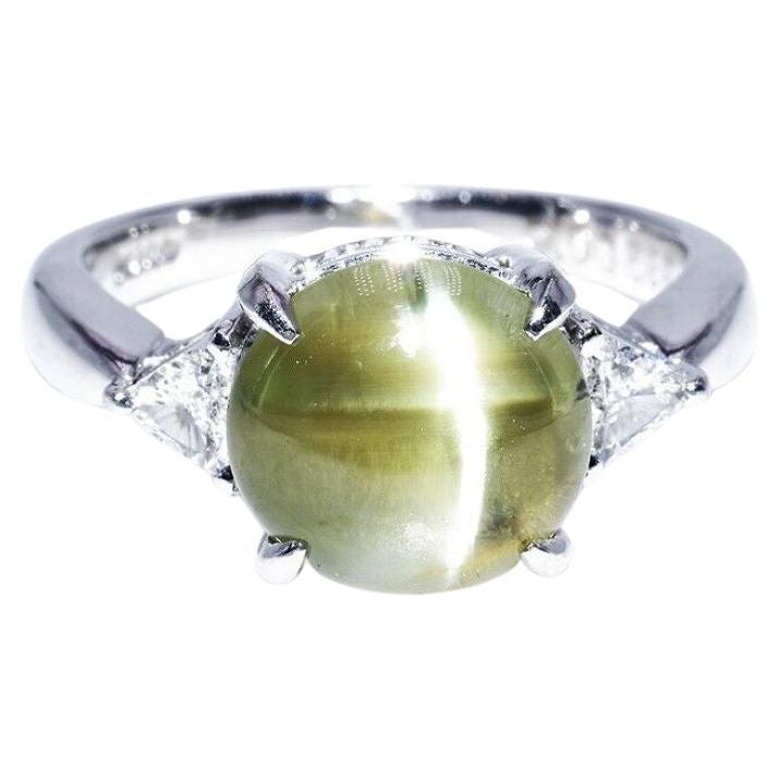 Natural Cabochon Chrysoberyl Honey Color Cats Eye Diamond Platinum Ring 4.15 Ct. For Sale