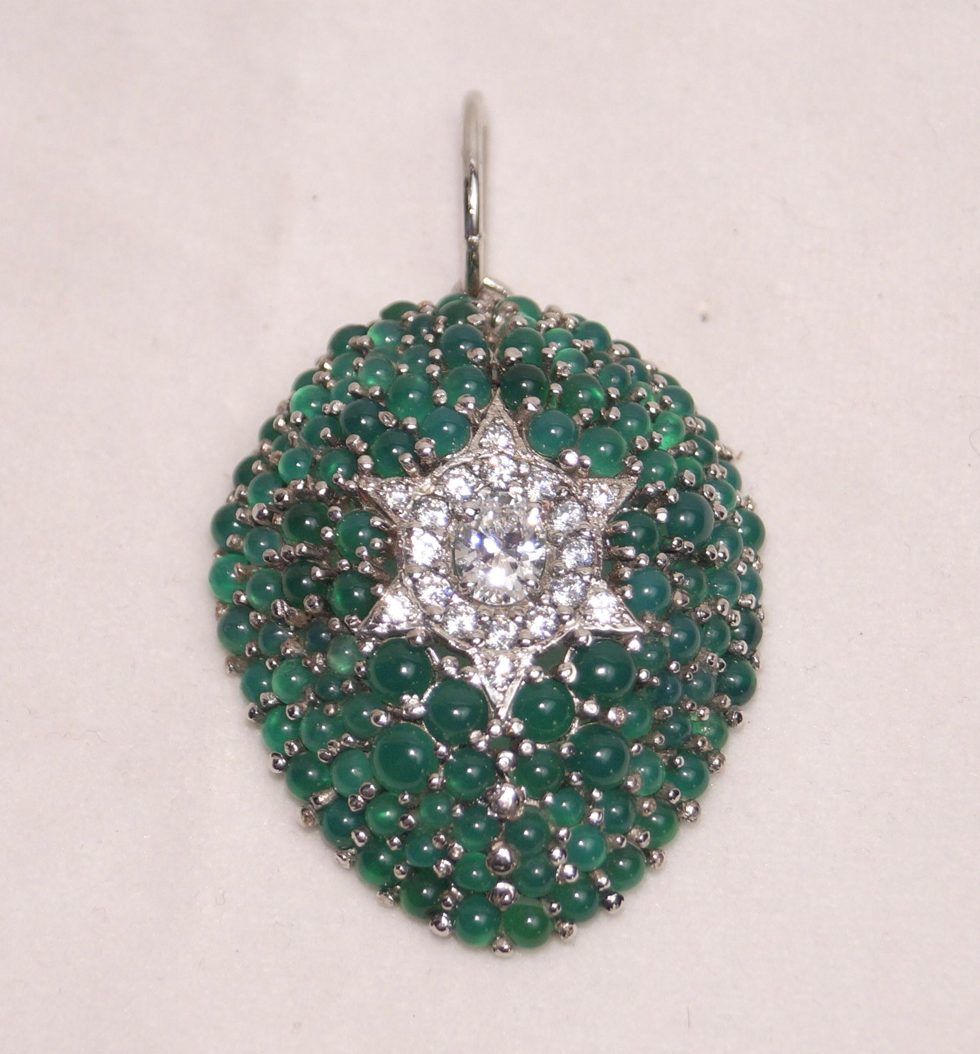 Cabochon Natural cabochon emerald american diamond oval pendant For Sale