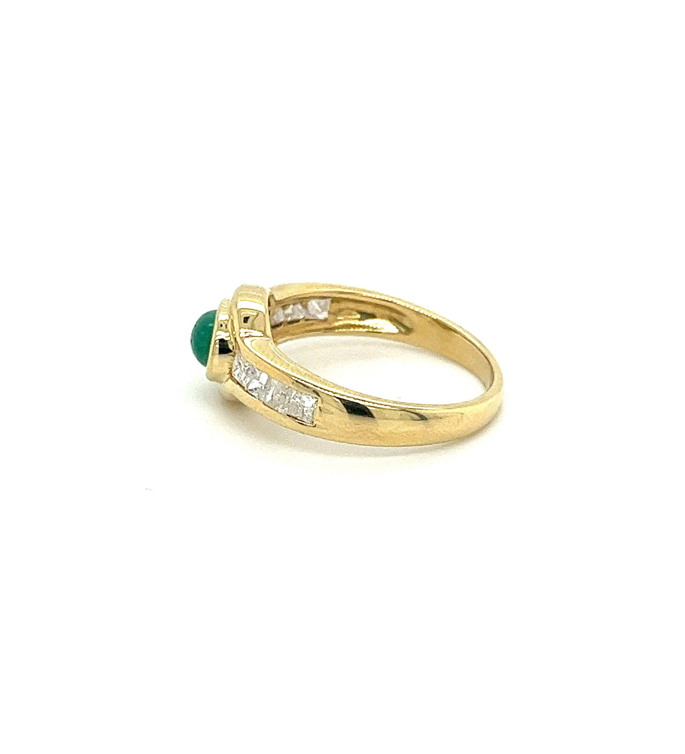 Women's Natural Cabochon Emerald & Princess Cut Diamonds in 18K Gold Bezel Set Ring For Sale