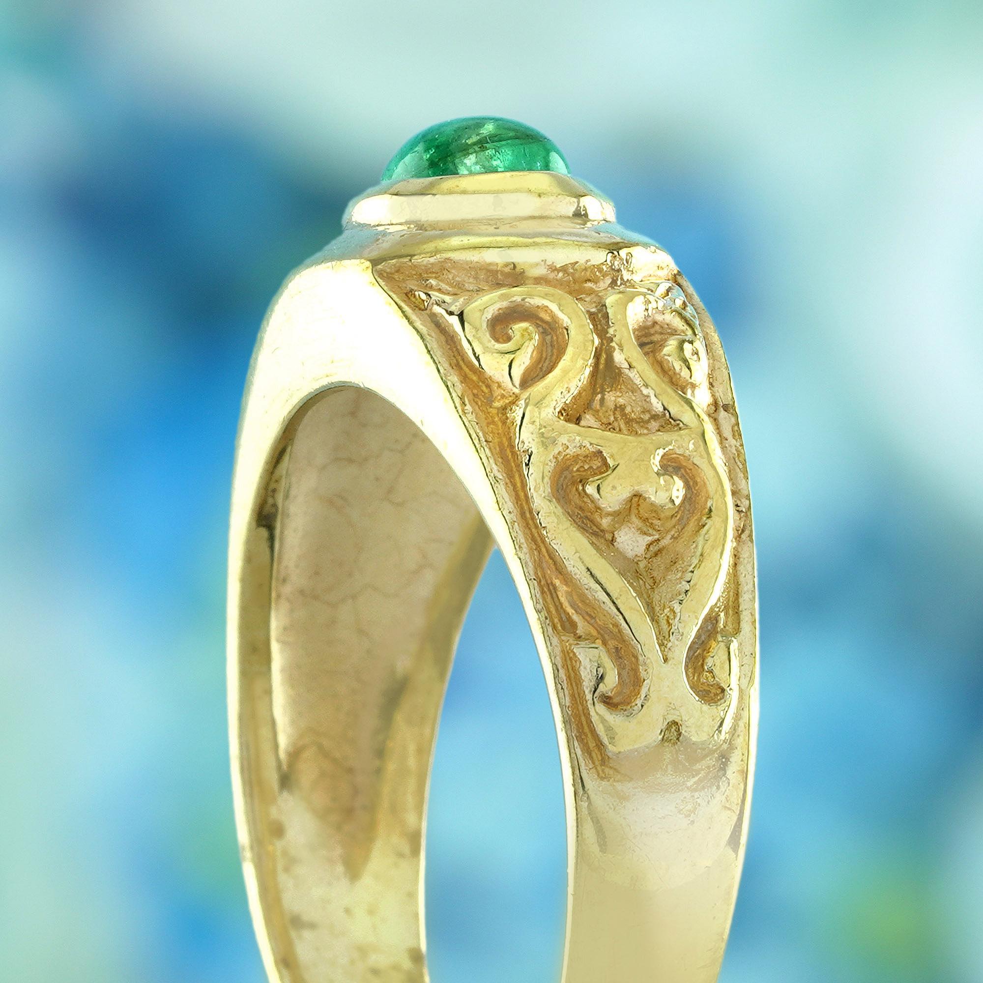 Natural Cabochon Emerald Vintage Style Carved Band Ring in Solid 9K Yellow Gold For Sale 1