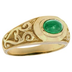 Geschnitzter Ring aus massivem 9 Karat Gelbgold mit natürlichem Cabochon-Smaragd im Vintage-Stil