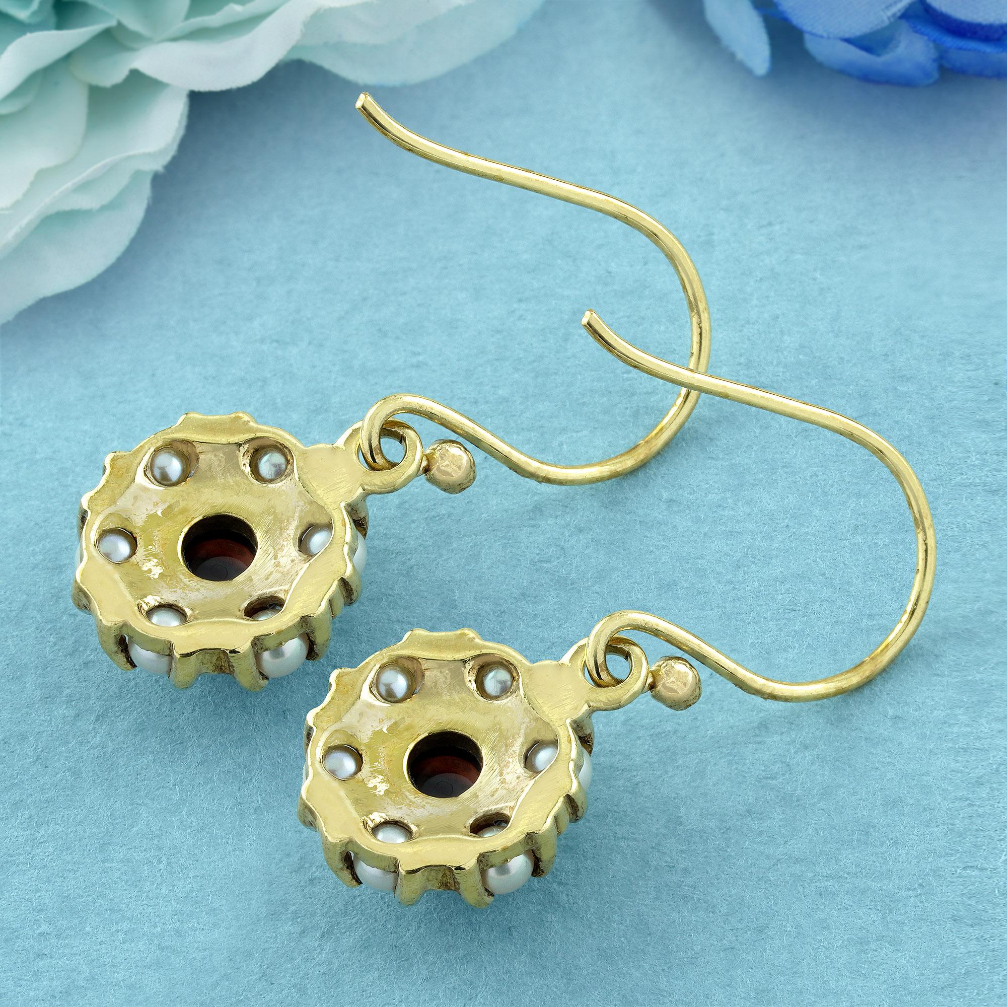 Vintage-Blumen-Tropfen-Ohrringe aus 9 Karat Gold mit natürlichem Cabochon-Granat und Perle im Vintage-Stil im Zustand „Neu“ im Angebot in Bangkok, TH