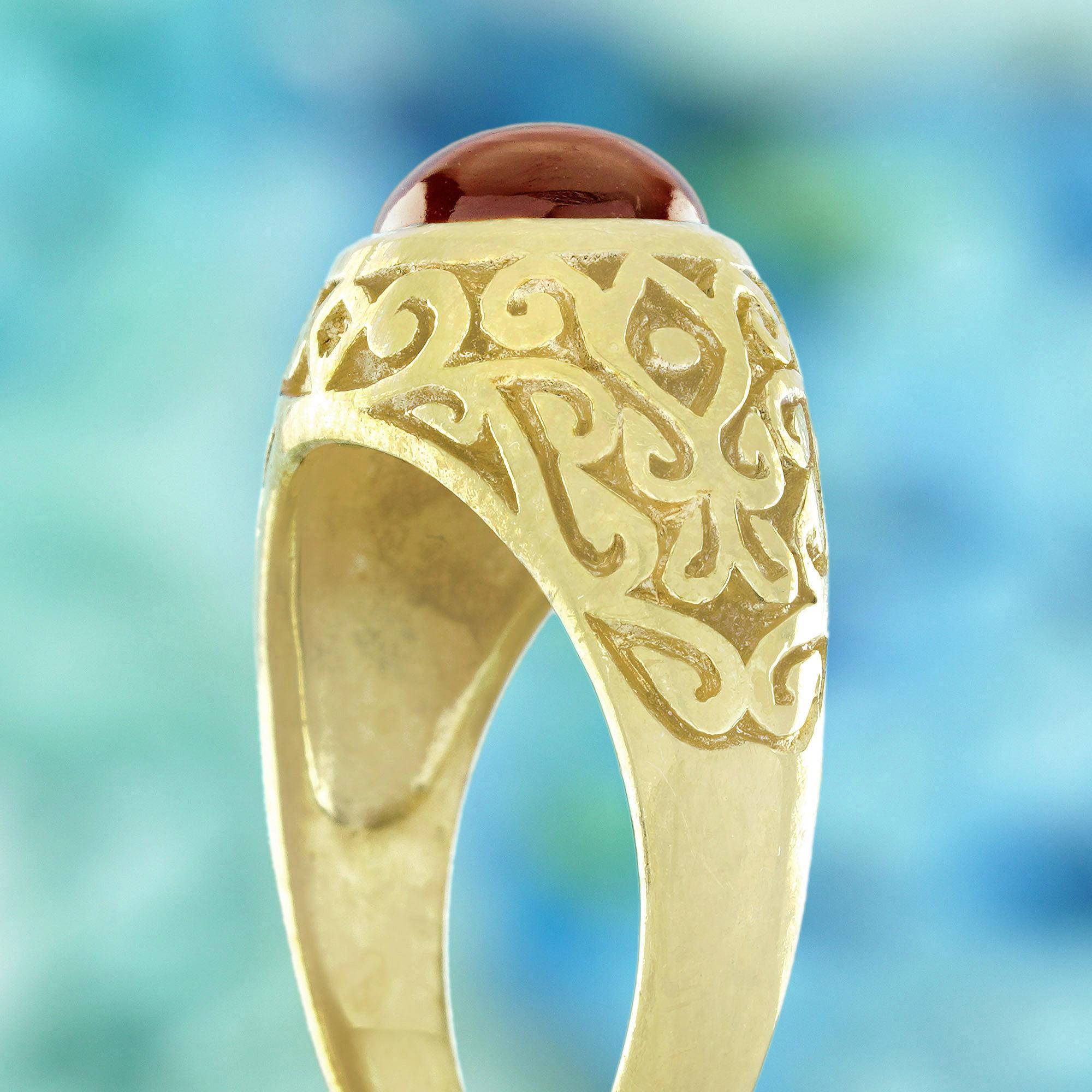 Natural Cabochon Garnet Vintage Style Carved Ring in 9K Yellow Gold For Sale 1