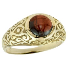 Bague sculptée de style vintage en or jaune 9 carats avec grenat cabochon naturel