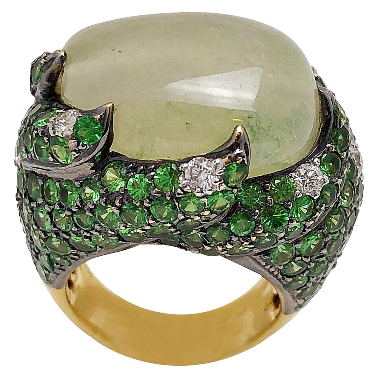 Bague cocktail en or jaune 18 carats avec diamants en tsavorite cabochon naturelle